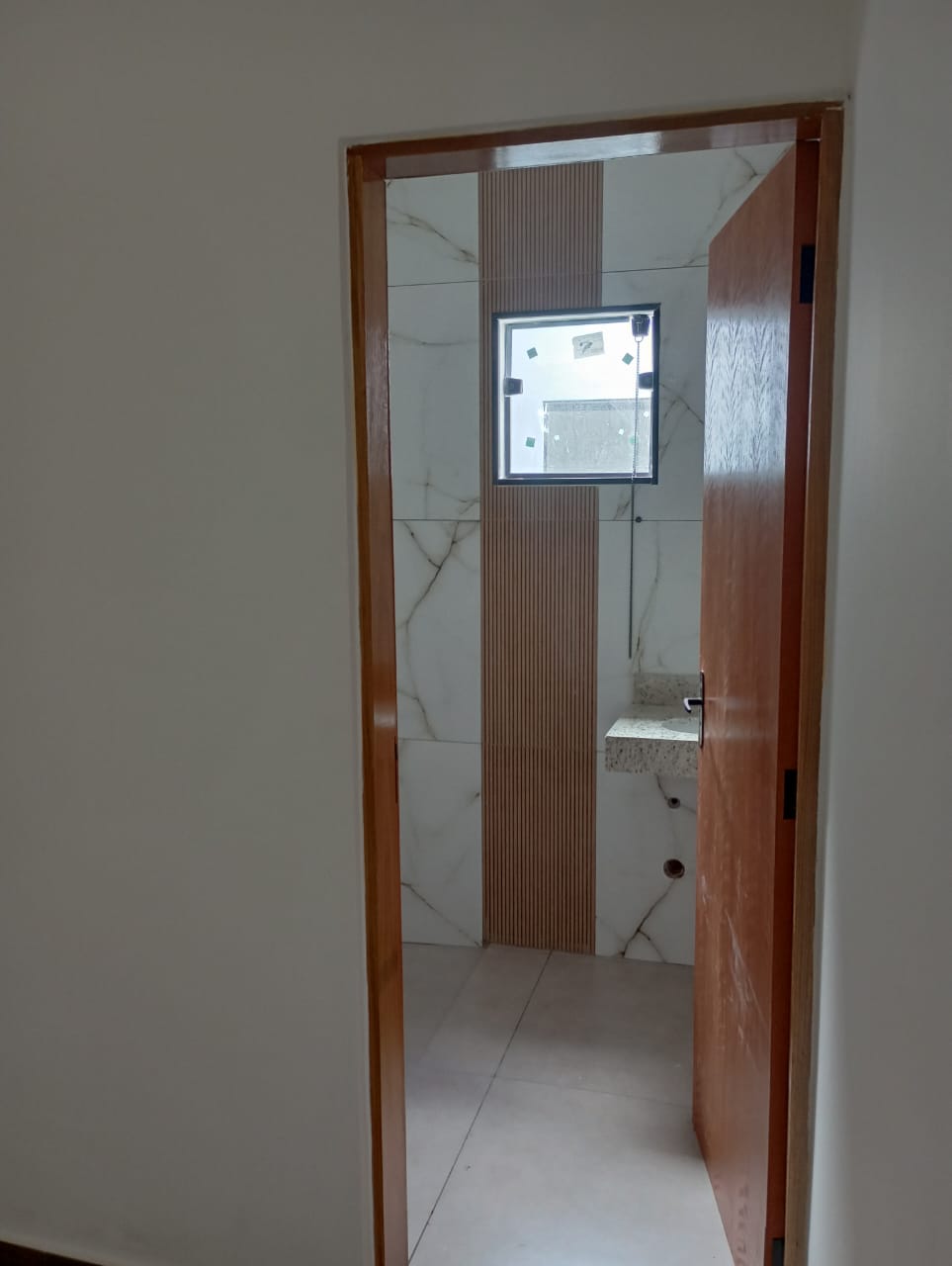 ✨ LANÇAMENTO – Casa dos Sonhos no Parque Residencial Itapeti! ✨  Encante-se com esta belíssima casa com 3 dormitórios, sendo 1 suíte com sacada e closet, projetada para oferecer conforto, elegância e praticidade para toda a família.  Localizada no Parque Residencial Itapeti, em meio à natureza e tranquilidade da serra da Mogi-Dutra, esta é a combinação perfeita entre qualidade de vida.