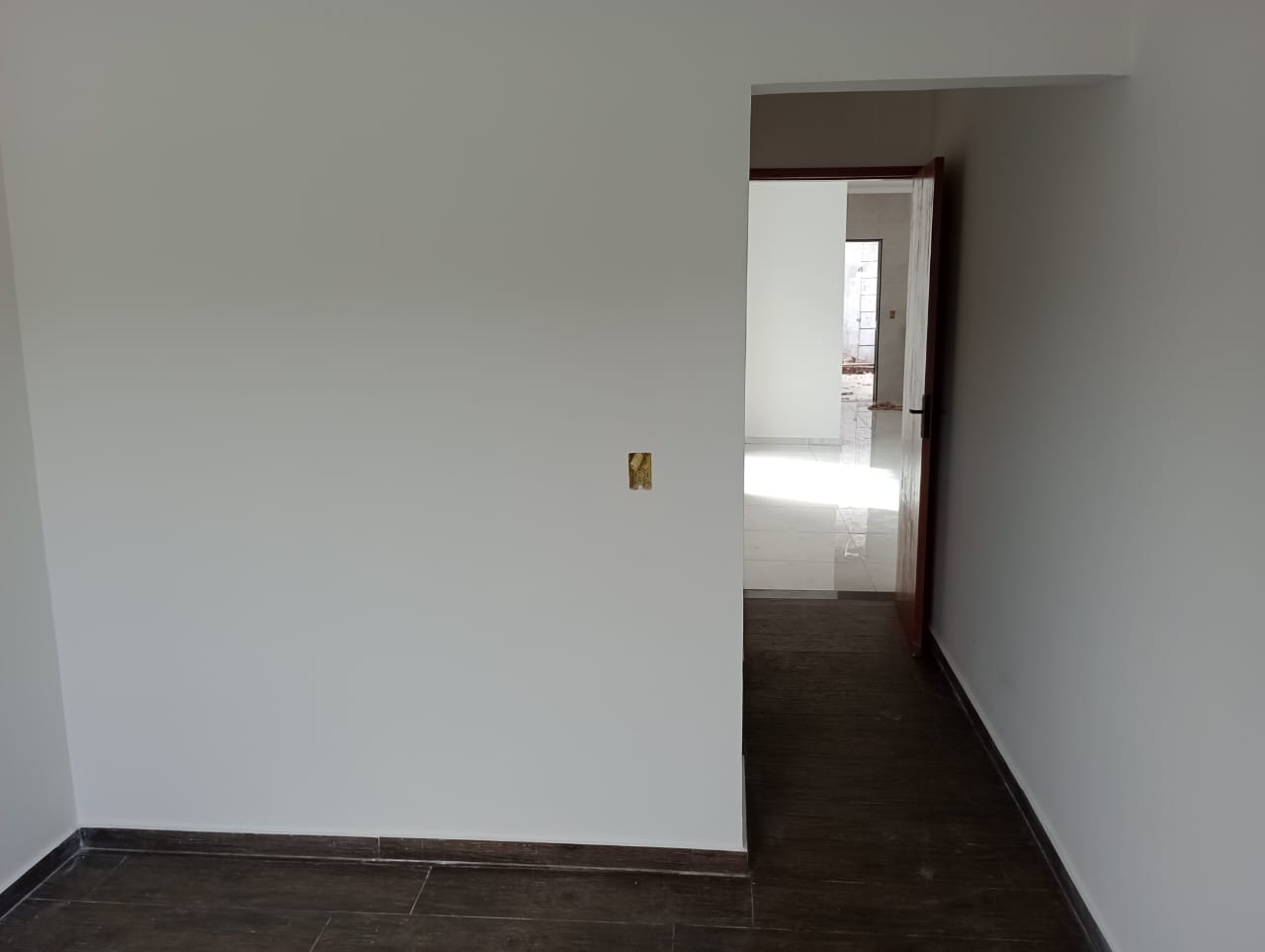 ✨ LANÇAMENTO – Casa dos Sonhos no Parque Residencial Itapeti! ✨  Encante-se com esta belíssima casa com 3 dormitórios, sendo 1 suíte com sacada e closet, projetada para oferecer conforto, elegância e praticidade para toda a família.  Localizada no Parque Residencial Itapeti, em meio à natureza e tranquilidade da serra da Mogi-Dutra, esta é a combinação perfeita entre qualidade de vida.