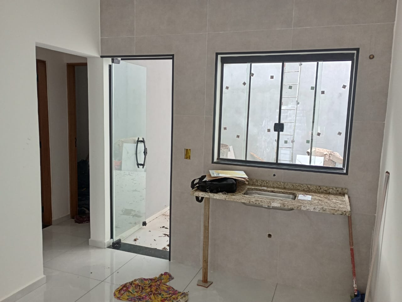 ✨ LANÇAMENTO – Casa dos Sonhos no Parque Residencial Itapeti! ✨  Encante-se com esta belíssima casa com 3 dormitórios, sendo 1 suíte com sacada e closet, projetada para oferecer conforto, elegância e praticidade para toda a família.  Localizada no Parque Residencial Itapeti, em meio à natureza e tranquilidade da serra da Mogi-Dutra, esta é a combinação perfeita entre qualidade de vida.