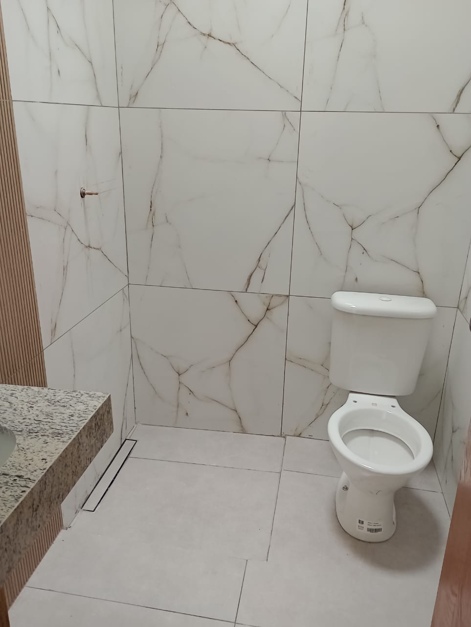 ✨ LANÇAMENTO – Casa dos Sonhos no Parque Residencial Itapeti! ✨  Encante-se com esta belíssima casa com 3 dormitórios, sendo 1 suíte com sacada e closet, projetada para oferecer conforto, elegância e praticidade para toda a família.  Localizada no Parque Residencial Itapeti, em meio à natureza e tranquilidade da serra da Mogi-Dutra, esta é a combinação perfeita entre qualidade de vida.