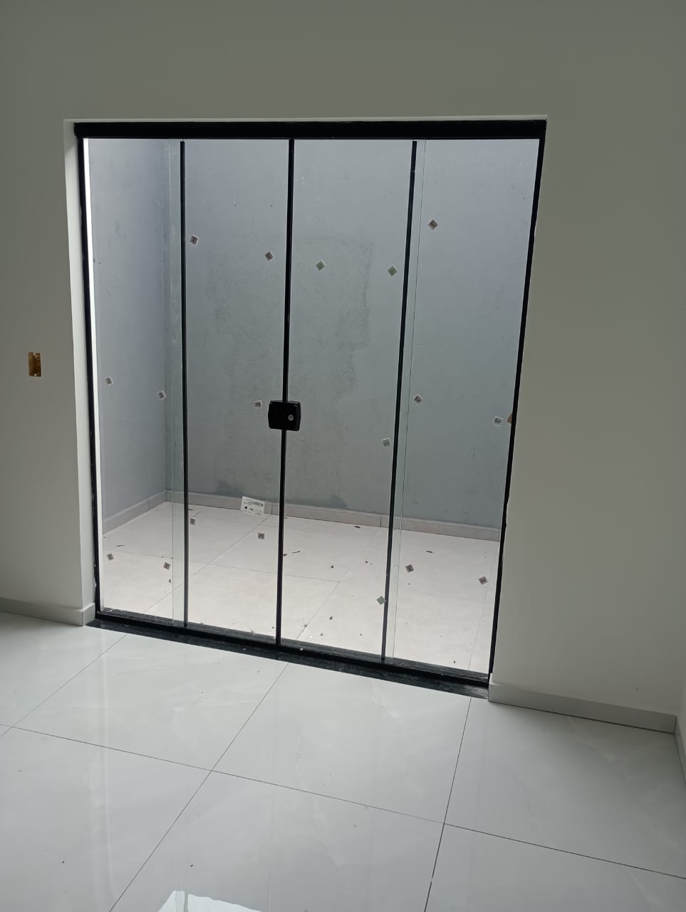 ✨ LANÇAMENTO – Casa dos Sonhos no Parque Residencial Itapeti! ✨  Encante-se com esta belíssima casa com 3 dormitórios, sendo 1 suíte com sacada e closet, projetada para oferecer conforto, elegância e praticidade para toda a família.  Localizada no Parque Residencial Itapeti, em meio à natureza e tranquilidade da serra da Mogi-Dutra, esta é a combinação perfeita entre qualidade de vida.