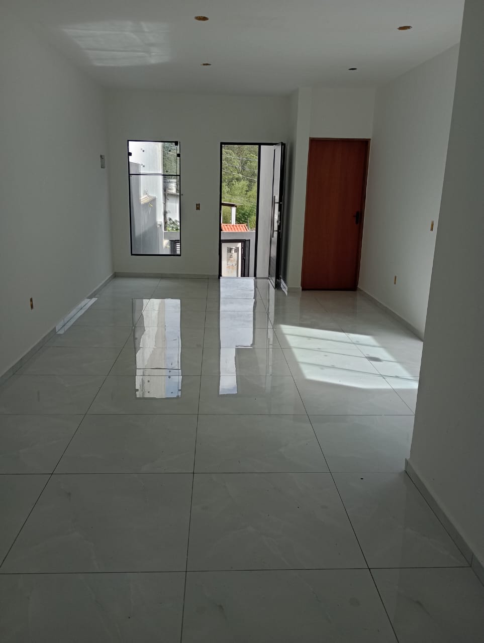 ✨ LANÇAMENTO – Casa dos Sonhos no Parque Residencial Itapeti! ✨  Encante-se com esta belíssima casa com 3 dormitórios, sendo 1 suíte com sacada e closet, projetada para oferecer conforto, elegância e praticidade para toda a família.  Localizada no Parque Residencial Itapeti, em meio à natureza e tranquilidade da serra da Mogi-Dutra, esta é a combinação perfeita entre qualidade de vida.