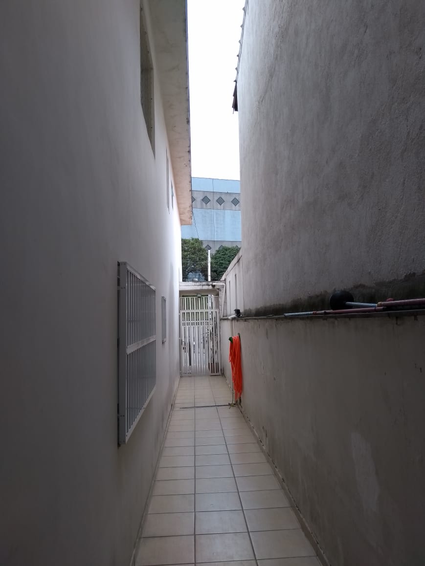  Sobrado Espaçoso    ✨ More com conforto e muito espaço em um lindo sobrado com 298m² de área construída, perfeito para quem busca comodidade e lazer no mesmo lugar!  Características do imóvel:  3 dormitórios, sendo 3 suítes  2 amplas salas, ideais para reunir família e amigos Cozinha ampla   Lavanderia  Garagem para até 10 carros .