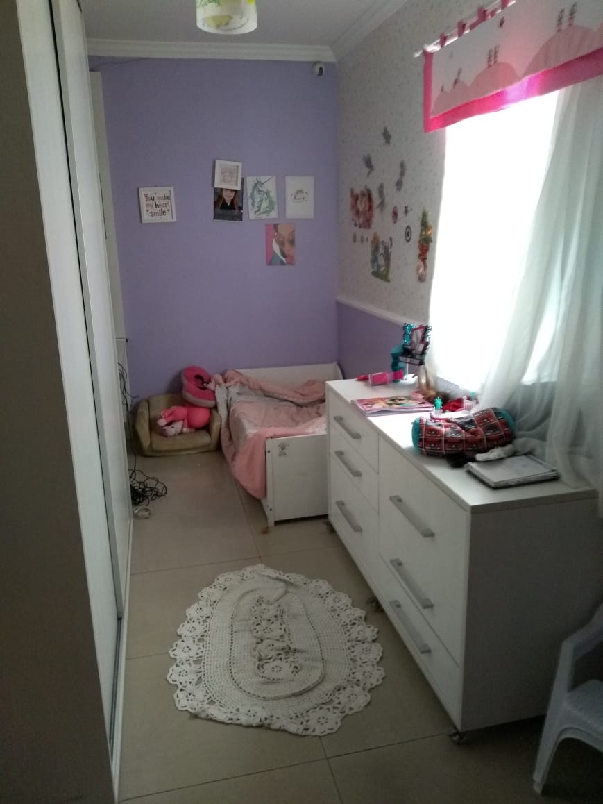  Sobrado Espaçoso    ✨ More com conforto e muito espaço em um lindo sobrado com 298m² de área construída, perfeito para quem busca comodidade e lazer no mesmo lugar!  Características do imóvel:  3 dormitórios, sendo 3 suítes  2 amplas salas, ideais para reunir família e amigos Cozinha ampla   Lavanderia  Garagem para até 10 carros .