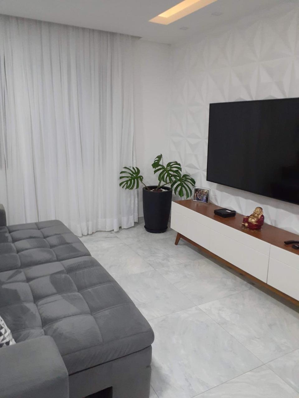  Sobrado 3 Andares – Novo 3 Dormitórios  1 Suíte  4 Vagas  150m²  ✨ Moderno e recém-construído, este sobrado é perfeito para quem busca conforto, espaço e uma ótima localização!  Detalhes do imóvel:  3 dormitórios sendo 1 suíte   3 andares bem distribuídos  Sala de estar aconchegante   Cozinha ampla  4 vagas de garagem 