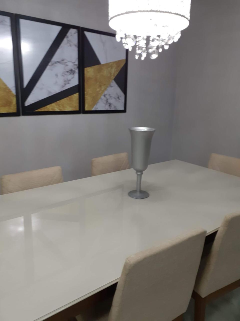  Sobrado 3 Andares – Novo 3 Dormitórios  1 Suíte  4 Vagas  150m²  ✨ Moderno e recém-construído, este sobrado é perfeito para quem busca conforto, espaço e uma ótima localização!  Detalhes do imóvel:  3 dormitórios sendo 1 suíte   3 andares bem distribuídos  Sala de estar aconchegante   Cozinha ampla  4 vagas de garagem 