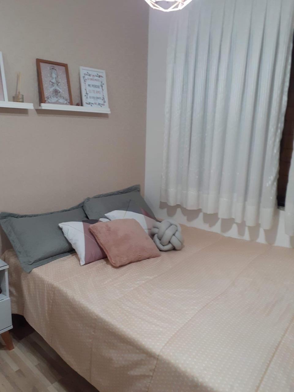  Sobrado 3 Andares – Novo 3 Dormitórios  1 Suíte  4 Vagas  150m²  ✨ Moderno e recém-construído, este sobrado é perfeito para quem busca conforto, espaço e uma ótima localização!  Detalhes do imóvel:  3 dormitórios sendo 1 suíte   3 andares bem distribuídos  Sala de estar aconchegante   Cozinha ampla  4 vagas de garagem 