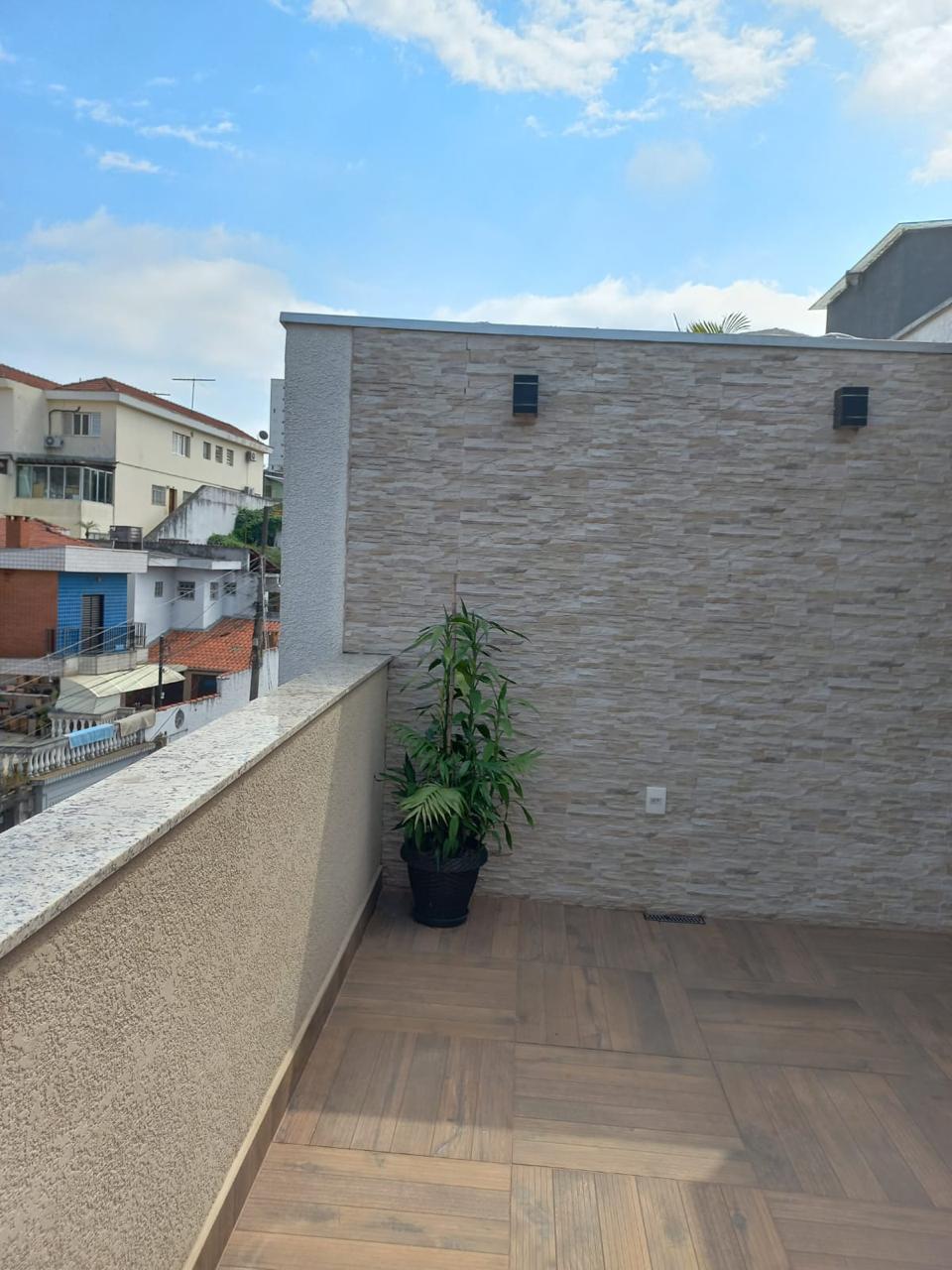  Sobrado 3 Andares – Novo 3 Dormitórios  1 Suíte  4 Vagas  150m²  ✨ Moderno e recém-construído, este sobrado é perfeito para quem busca conforto, espaço e uma ótima localização!  Detalhes do imóvel:  3 dormitórios sendo 1 suíte   3 andares bem distribuídos  Sala de estar aconchegante   Cozinha ampla  4 vagas de garagem 