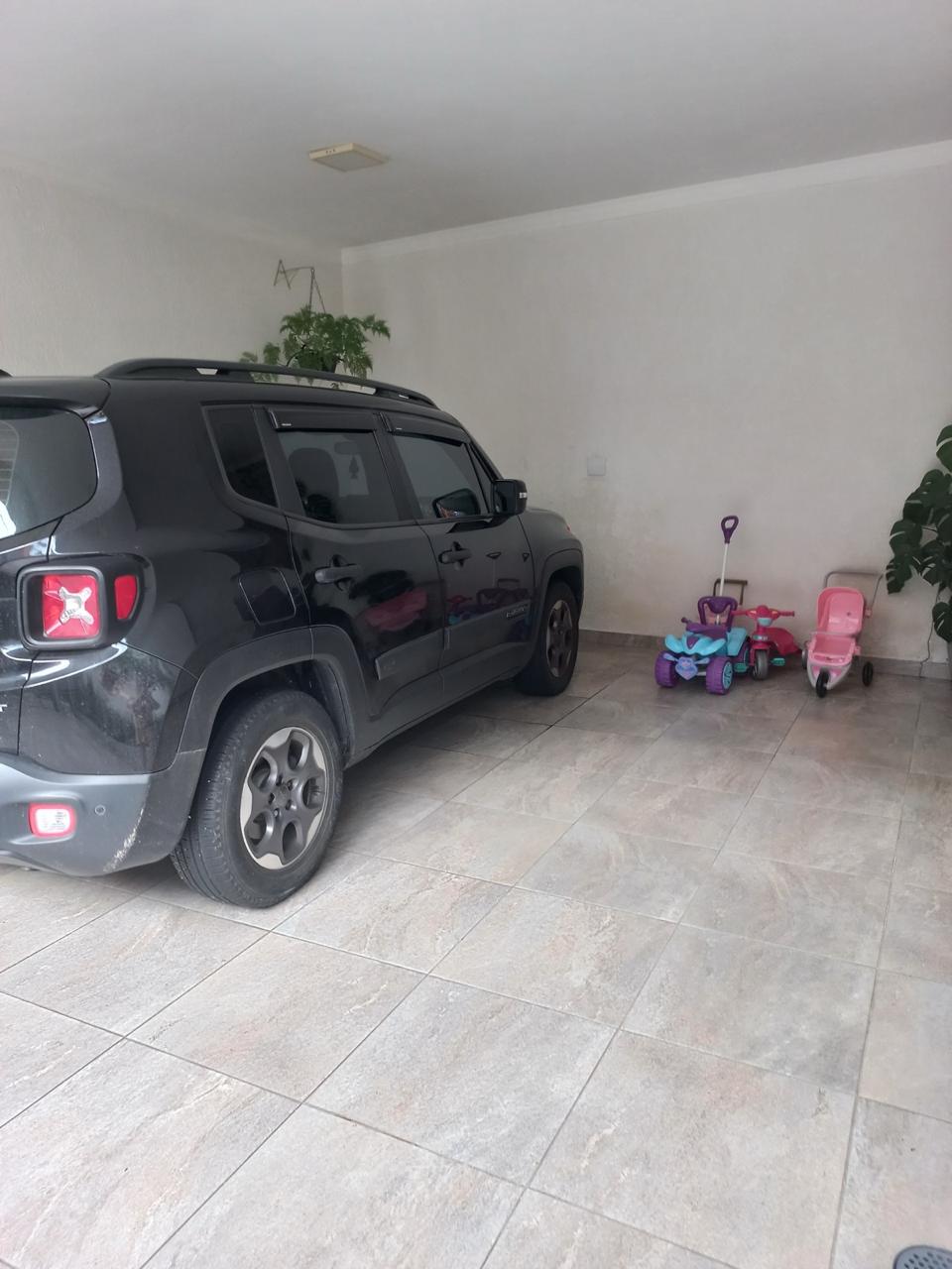  Sobrado 3 Andares – Novo 3 Dormitórios  1 Suíte  4 Vagas  150m²  ✨ Moderno e recém-construído, este sobrado é perfeito para quem busca conforto, espaço e uma ótima localização!  Detalhes do imóvel:  3 dormitórios sendo 1 suíte   3 andares bem distribuídos  Sala de estar aconchegante   Cozinha ampla  4 vagas de garagem 