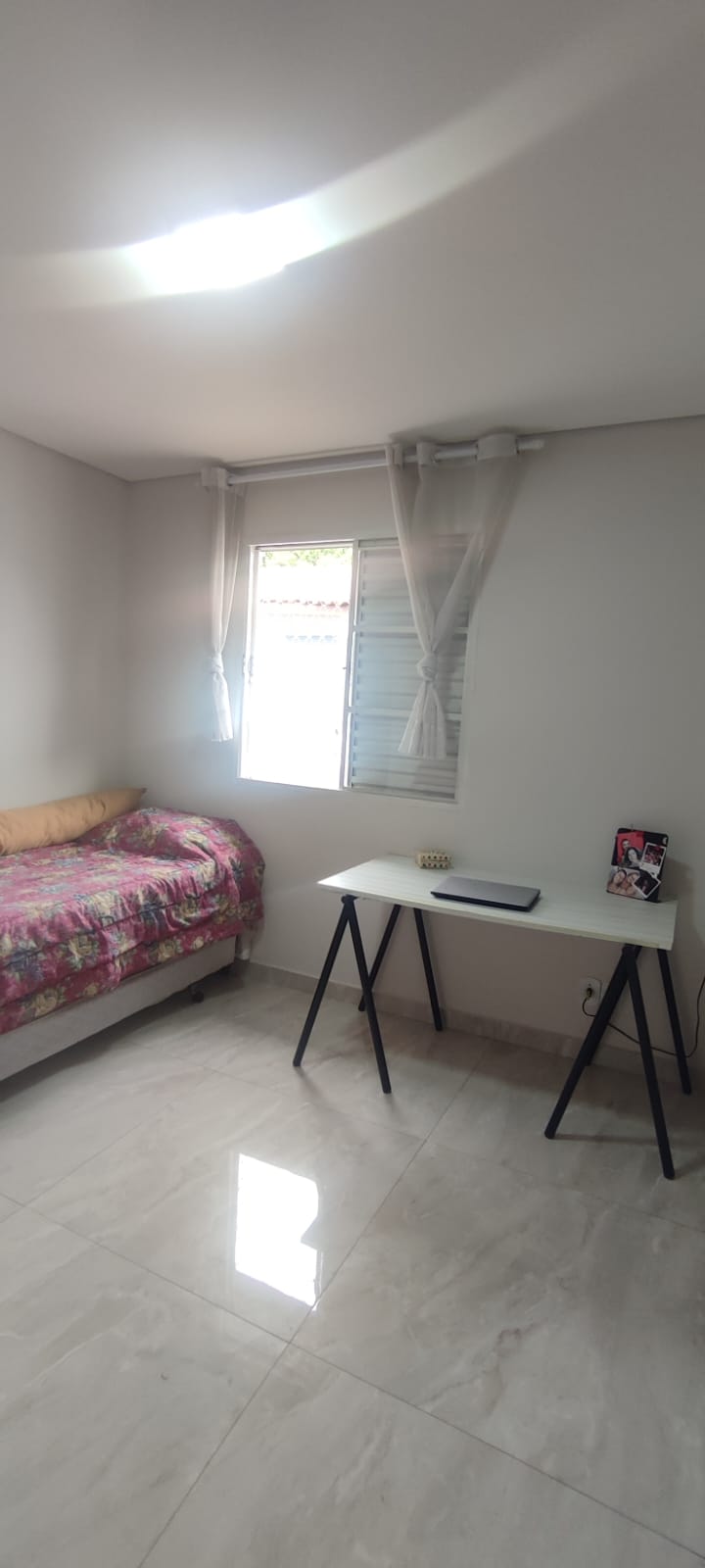  Casa em Condomínio Fechado – Jardim Lisboa  ✨ Excelente oportunidade! Imóvel totalmente reformado, ideal para quem busca conforto, segurança e praticidade.  Características do imóvel:  2 dormitórios  Sala de estar aconchegante  Cozinha funcional  1 vaga de garagem  72m² de área construída .