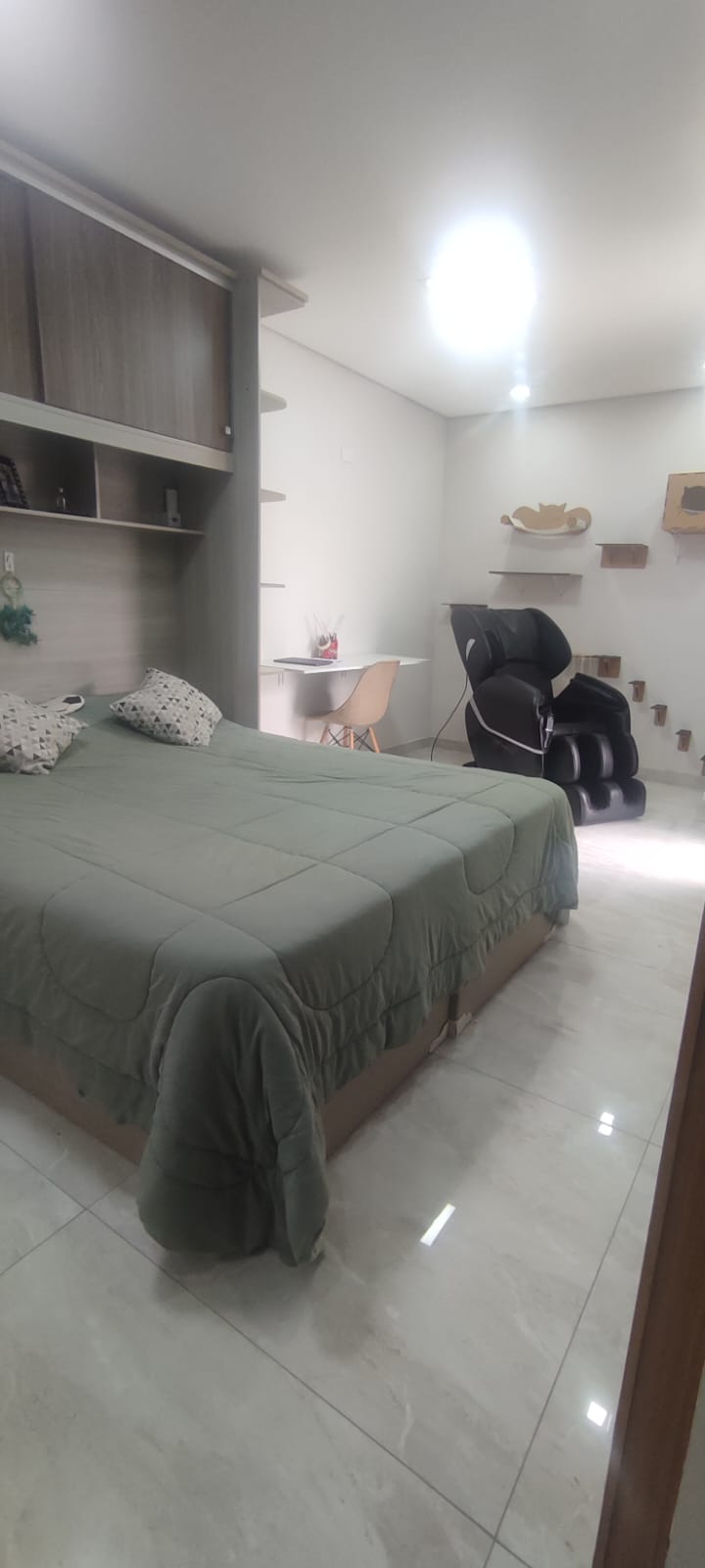  Casa em Condomínio Fechado – Jardim Lisboa  ✨ Excelente oportunidade! Imóvel totalmente reformado, ideal para quem busca conforto, segurança e praticidade.  Características do imóvel:  2 dormitórios  Sala de estar aconchegante  Cozinha funcional  1 vaga de garagem  72m² de área construída .