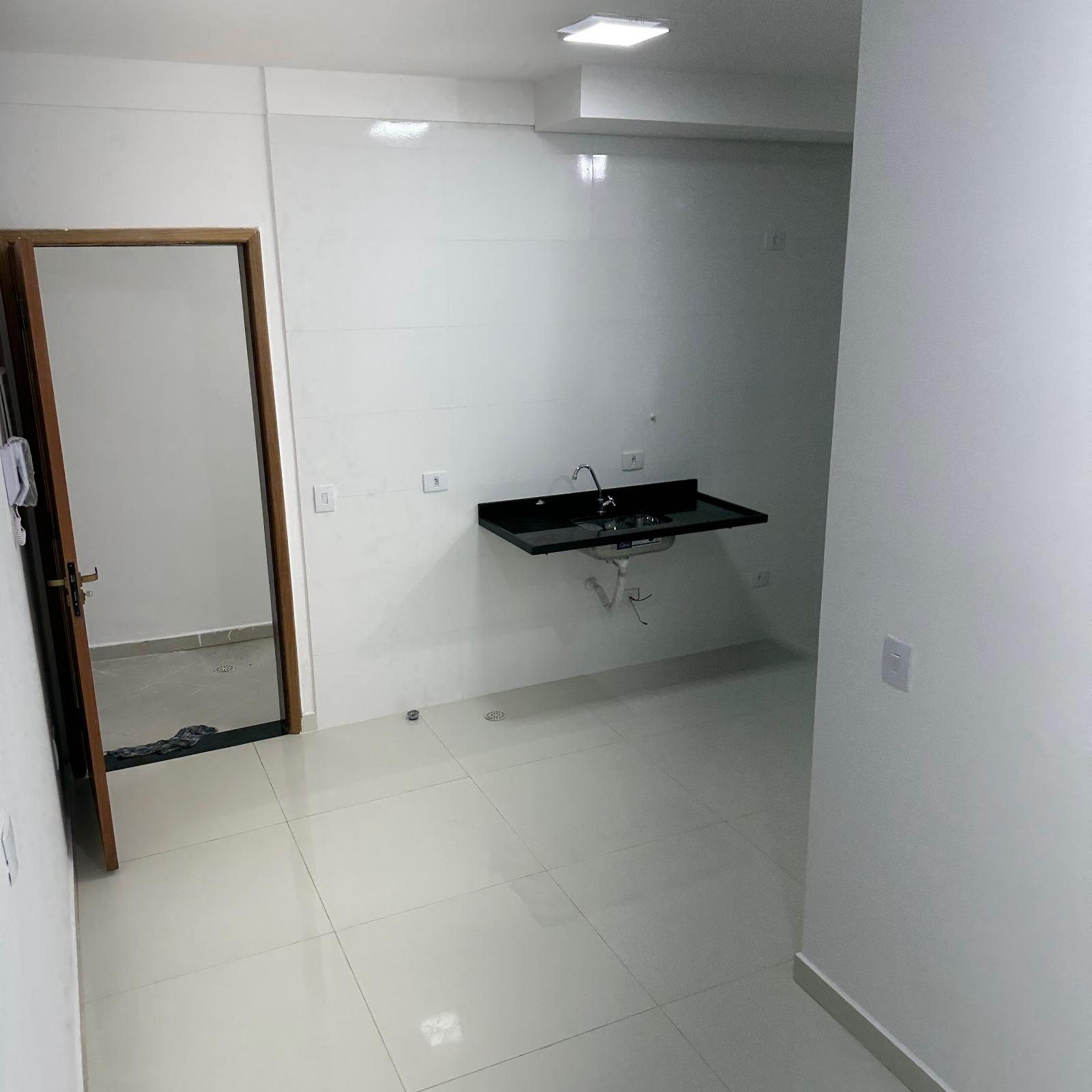 Acabamentos de qualidade: granito, porcelanato e nichos modernos✨ Residencial Monalisa  Últimas Unidades Disponíveis!  Viva com conforto, estilo e praticidade em uma localização privilegiada, a apenas 500 metros do Metrô Vila Tolstói!  Destaques do apartamento:  2 dormitórios aconchegantes  Sala, cozinha e banheiro bem distribuídos  Água, gás e energia elétrica individualizados  