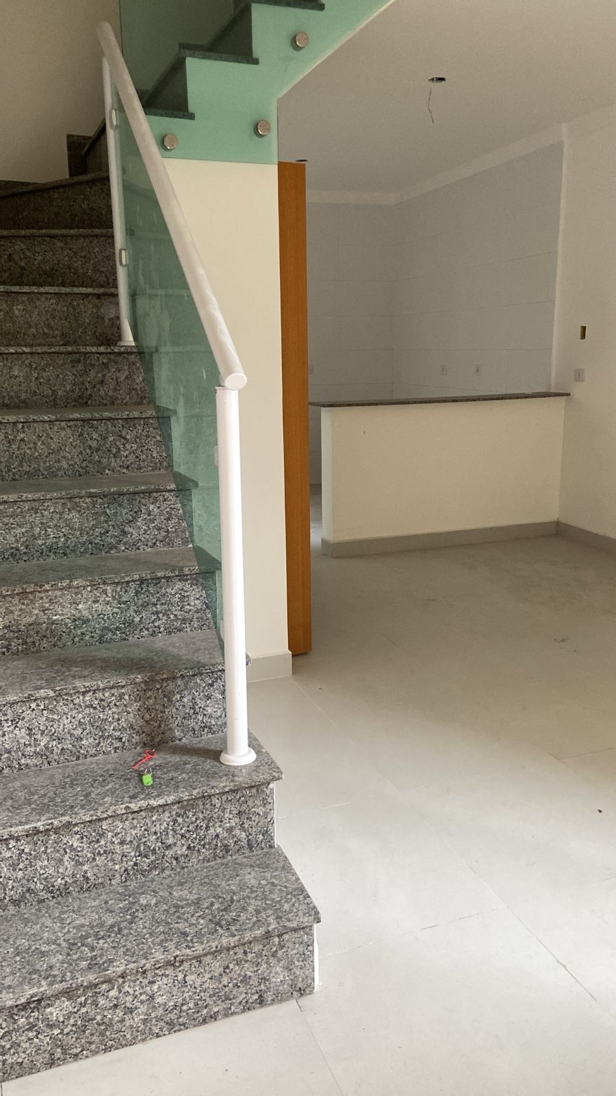  Sobrados Novos no Parque Paulistano – 2 Suítes com Varanda!  ✨ Lindo sobrado com 67 m² muito bem distribuídos! Conta com sala integrada à cozinha, lavabo social, lavanderia, e duas suítes, sendo uma delas com varanda privativa  ideal para quem busca conforto e praticidade no dia a dia. 1 vaga de garagem  Localizado no Parque Paulistano, região tranquila e com fácil acesso ao comércio.