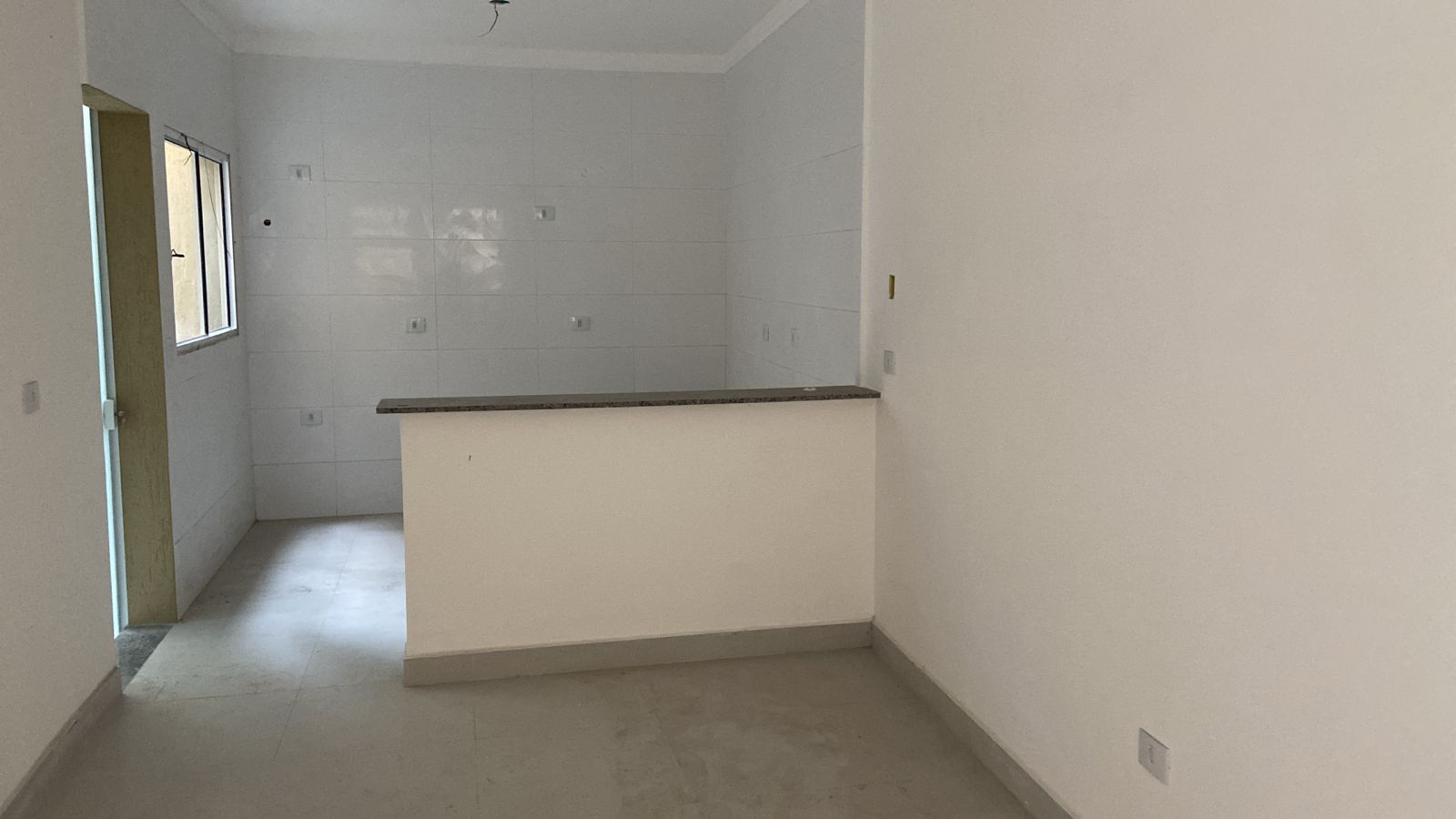  Sobrados Novos no Parque Paulistano – 2 Suítes com Varanda!  ✨ Lindo sobrado com 67 m² muito bem distribuídos! Conta com sala integrada à cozinha, lavabo social, lavanderia, e duas suítes, sendo uma delas com varanda privativa  ideal para quem busca conforto e praticidade no dia a dia. 1 vaga de garagem  Localizado no Parque Paulistano, região tranquila e com fácil acesso ao comércio.