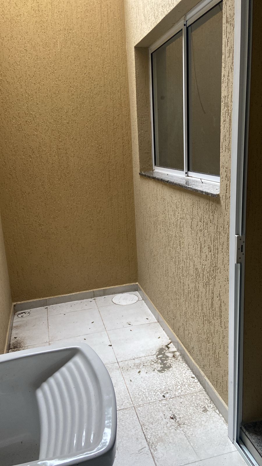  Sobrados Novos no Parque Paulistano – 2 Suítes com Varanda!  ✨ Lindo sobrado com 67 m² muito bem distribuídos! Conta com sala integrada à cozinha, lavabo social, lavanderia, e duas suítes, sendo uma delas com varanda privativa  ideal para quem busca conforto e praticidade no dia a dia. 1 vaga de garagem  Localizado no Parque Paulistano, região tranquila e com fácil acesso ao comércio.