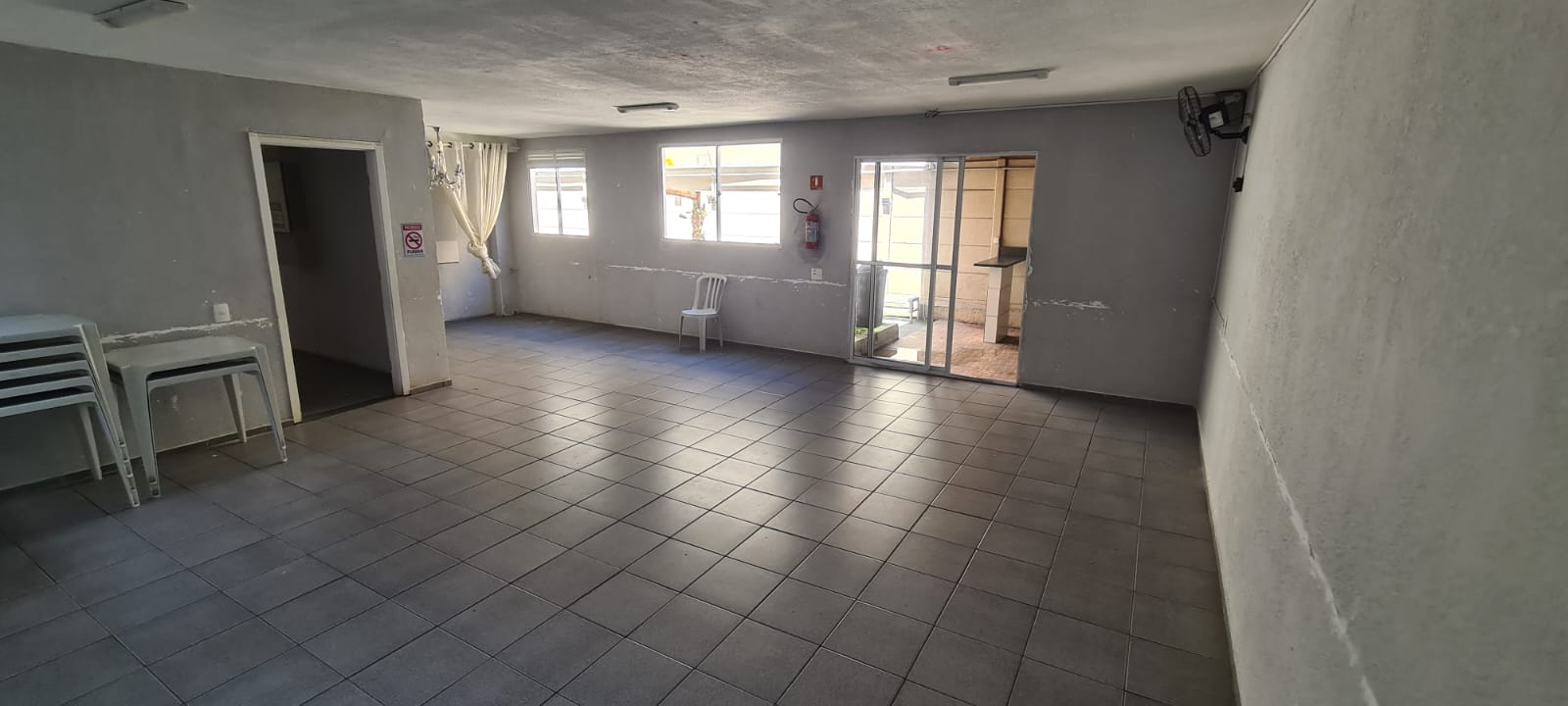 Apartamento Reformado em Ermelino Matarazzo – 2 Dormitórios, Andar Alto!  ✨ Móveis, pias, tanque e box novinhos, prontos para uso. Com 40 m², o imóvel conta com:  2 dormitórios  Sala aconchegante  Cozinha com armários planejados  Banheiro com box novo  Andar alto, com ótima ventilação e iluminação natural Localização privilegiada: A poucos minutos da Estação de Trem Comendador Ermelino 