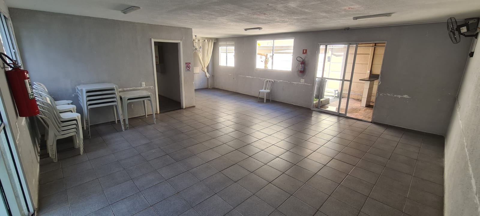 Apartamento Reformado em Ermelino Matarazzo – 2 Dormitórios, Andar Alto!  ✨ Móveis, pias, tanque e box novinhos, prontos para uso. Com 40 m², o imóvel conta com:  2 dormitórios  Sala aconchegante  Cozinha com armários planejados  Banheiro com box novo  Andar alto, com ótima ventilação e iluminação natural Localização privilegiada: A poucos minutos da Estação de Trem Comendador Ermelino 