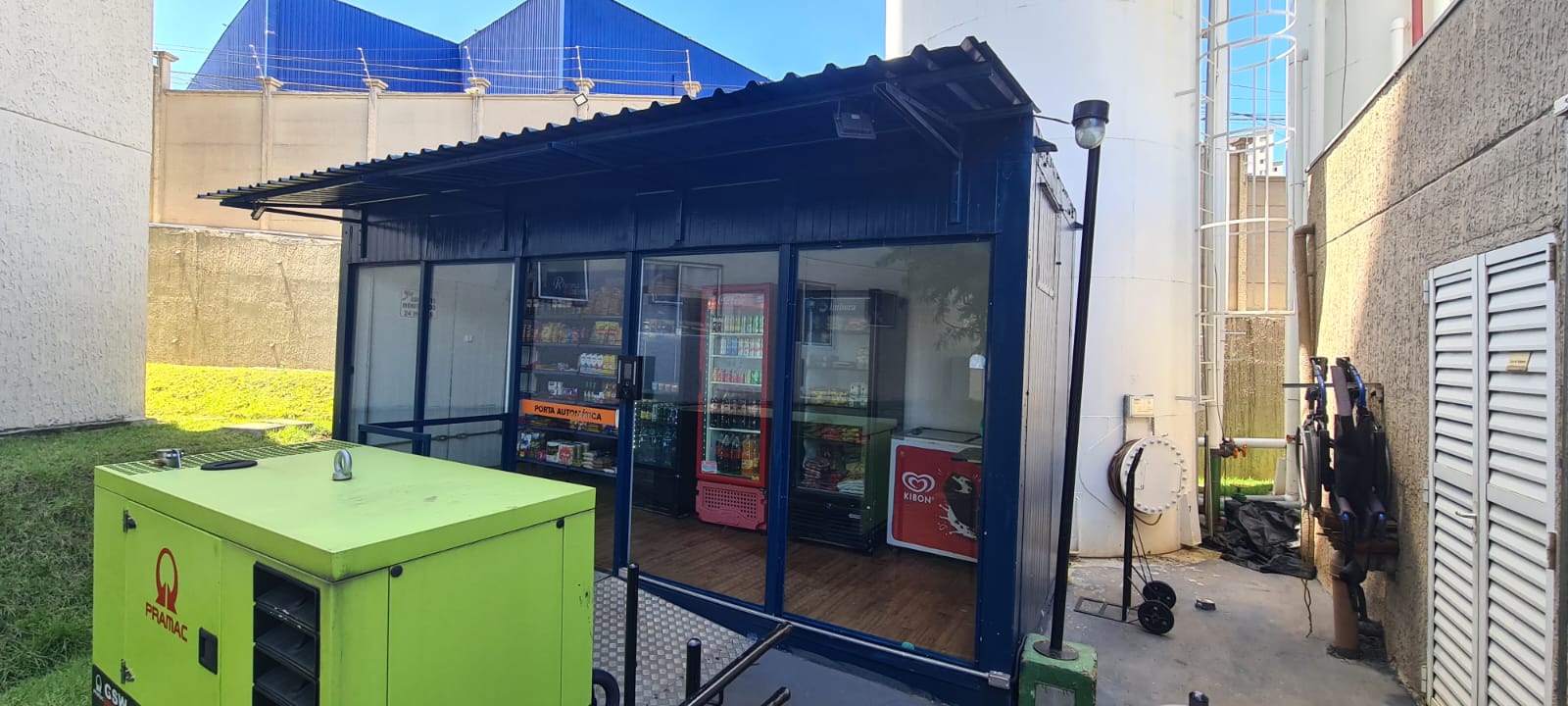 Apartamento Reformado em Ermelino Matarazzo – 2 Dormitórios, Andar Alto!  ✨ Móveis, pias, tanque e box novinhos, prontos para uso. Com 40 m², o imóvel conta com:  2 dormitórios  Sala aconchegante  Cozinha com armários planejados  Banheiro com box novo  Andar alto, com ótima ventilação e iluminação natural Localização privilegiada: A poucos minutos da Estação de Trem Comendador Ermelino 