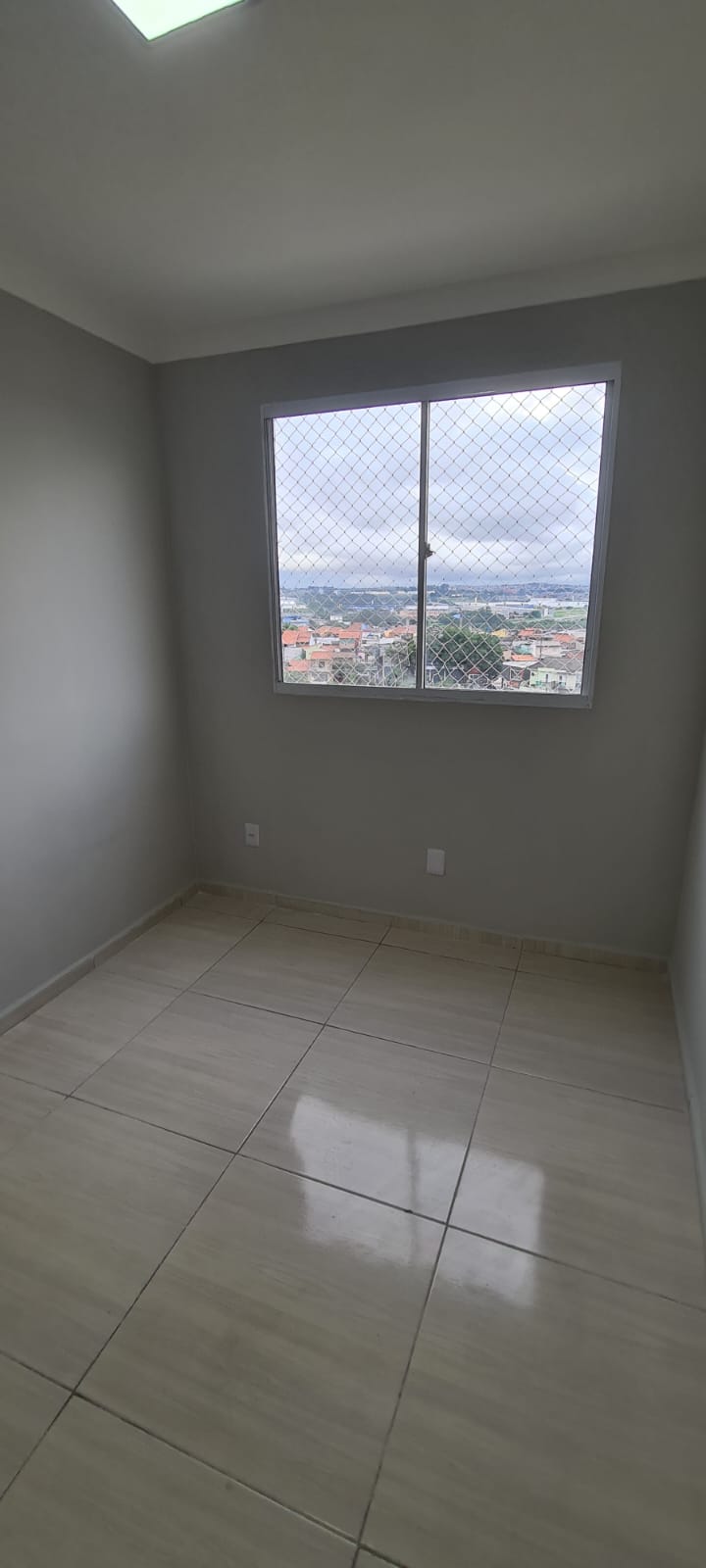 Apartamento Reformado em Ermelino Matarazzo – 2 Dormitórios, Andar Alto!  ✨ Móveis, pias, tanque e box novinhos, prontos para uso. Com 40 m², o imóvel conta com:  2 dormitórios  Sala aconchegante  Cozinha com armários planejados  Banheiro com box novo  Andar alto, com ótima ventilação e iluminação natural Localização privilegiada: A poucos minutos da Estação de Trem Comendador Ermelino 