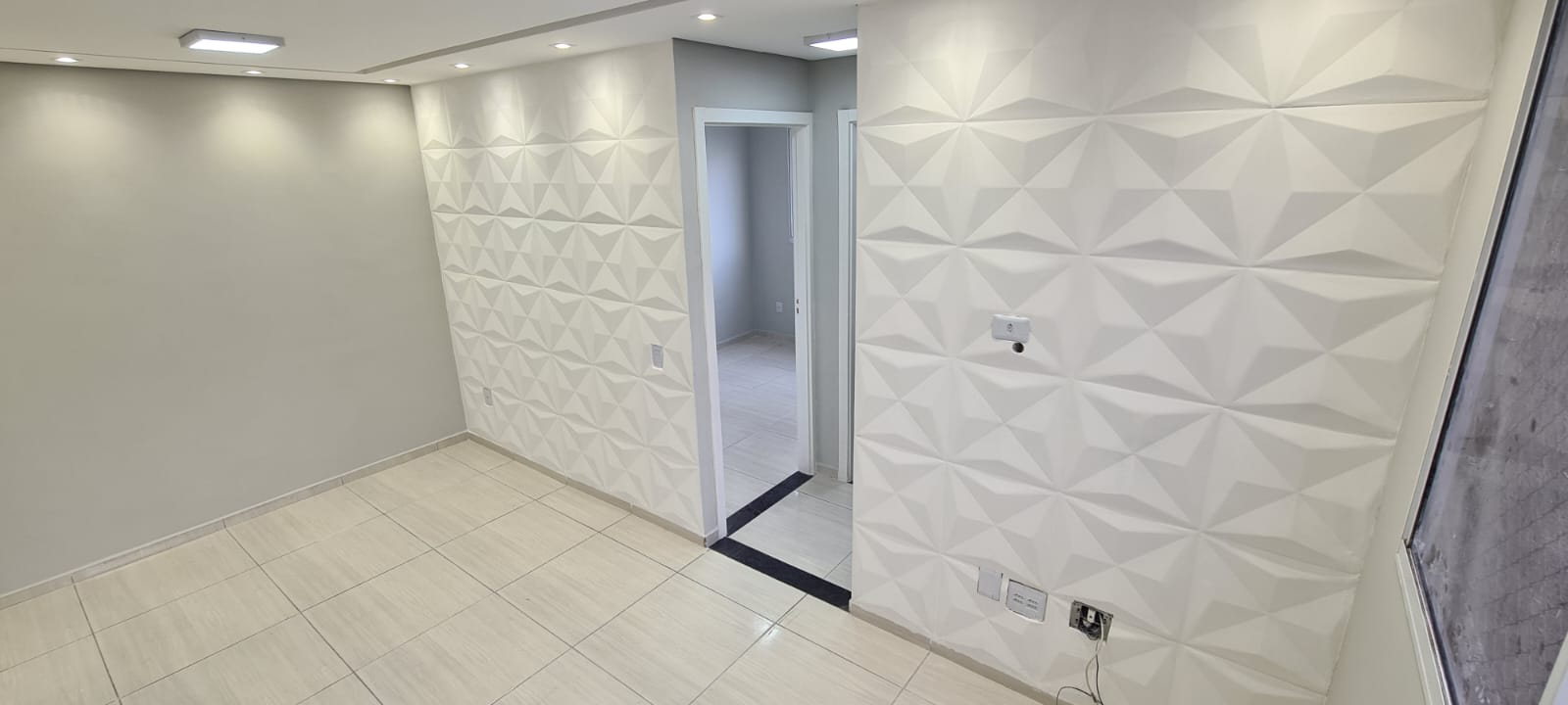 Apartamento Reformado em Ermelino Matarazzo – 2 Dormitórios, Andar Alto!  ✨ Móveis, pias, tanque e box novinhos, prontos para uso. Com 40 m², o imóvel conta com:  2 dormitórios  Sala aconchegante  Cozinha com armários planejados  Banheiro com box novo  Andar alto, com ótima ventilação e iluminação natural Localização privilegiada: A poucos minutos da Estação de Trem Comendador Ermelino 