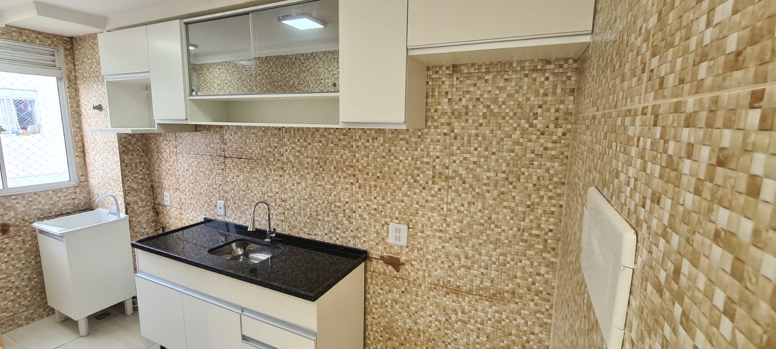 Apartamento Reformado em Ermelino Matarazzo – 2 Dormitórios, Andar Alto!  ✨ Móveis, pias, tanque e box novinhos, prontos para uso. Com 40 m², o imóvel conta com:  2 dormitórios  Sala aconchegante  Cozinha com armários planejados  Banheiro com box novo  Andar alto, com ótima ventilação e iluminação natural Localização privilegiada: A poucos minutos da Estação de Trem Comendador Ermelino 