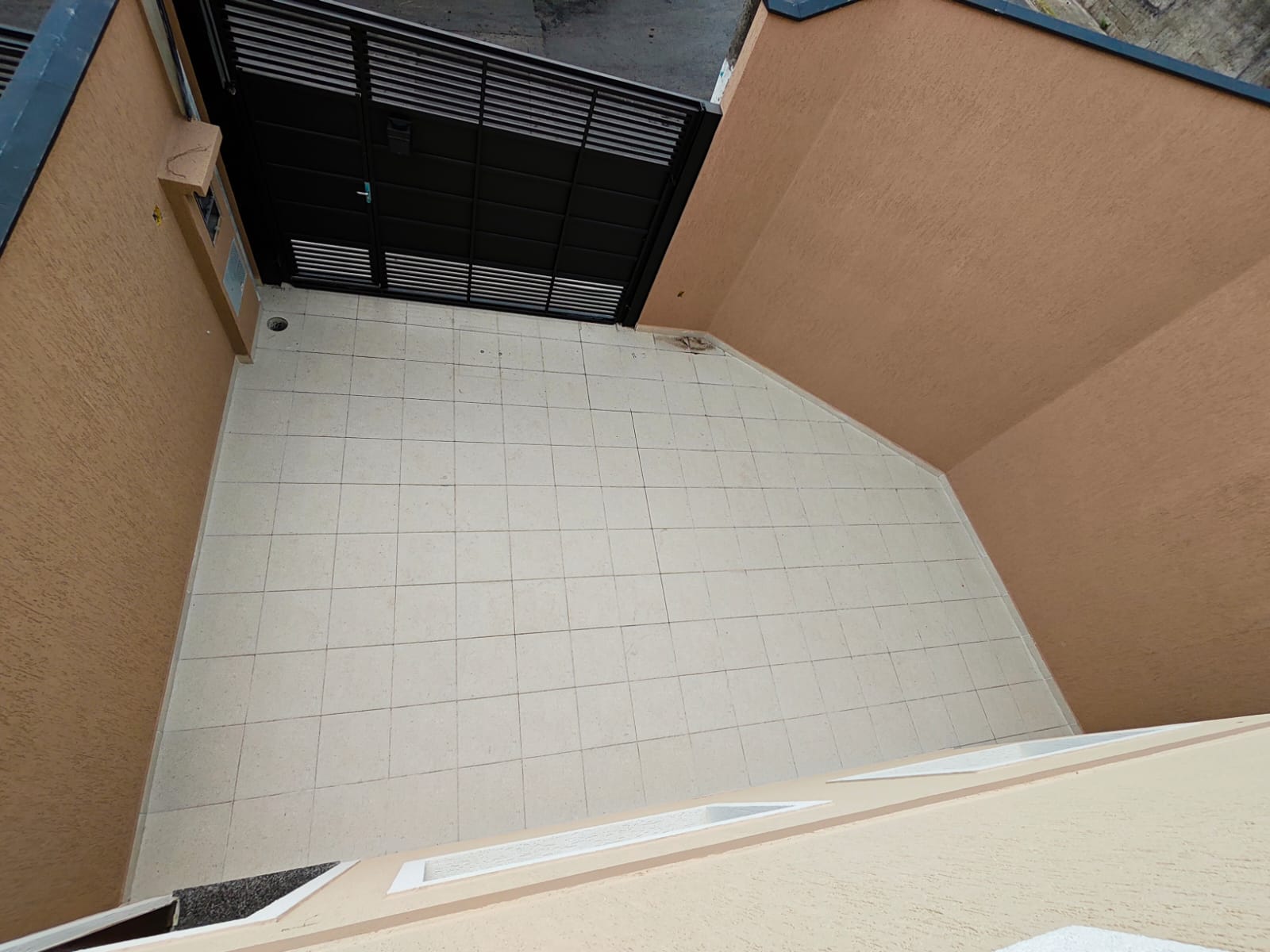  LANÇAMENTO – 10 SOBRADOS NOVOS INDIVIDUAIS FRONTAIS!   Modernos, espaçosos e prontos para morar em Guaianases!  ✨ Todos os sobrados possuem:  2 dormitórios;  1 banheiro + 1 lavabo;  Sala integrada com a cozinha;  Quintal com lavanderia descoberta;  1 ou 2 vagas de garagem;  Plantas modernas e ótimo acabamento! ✨ 