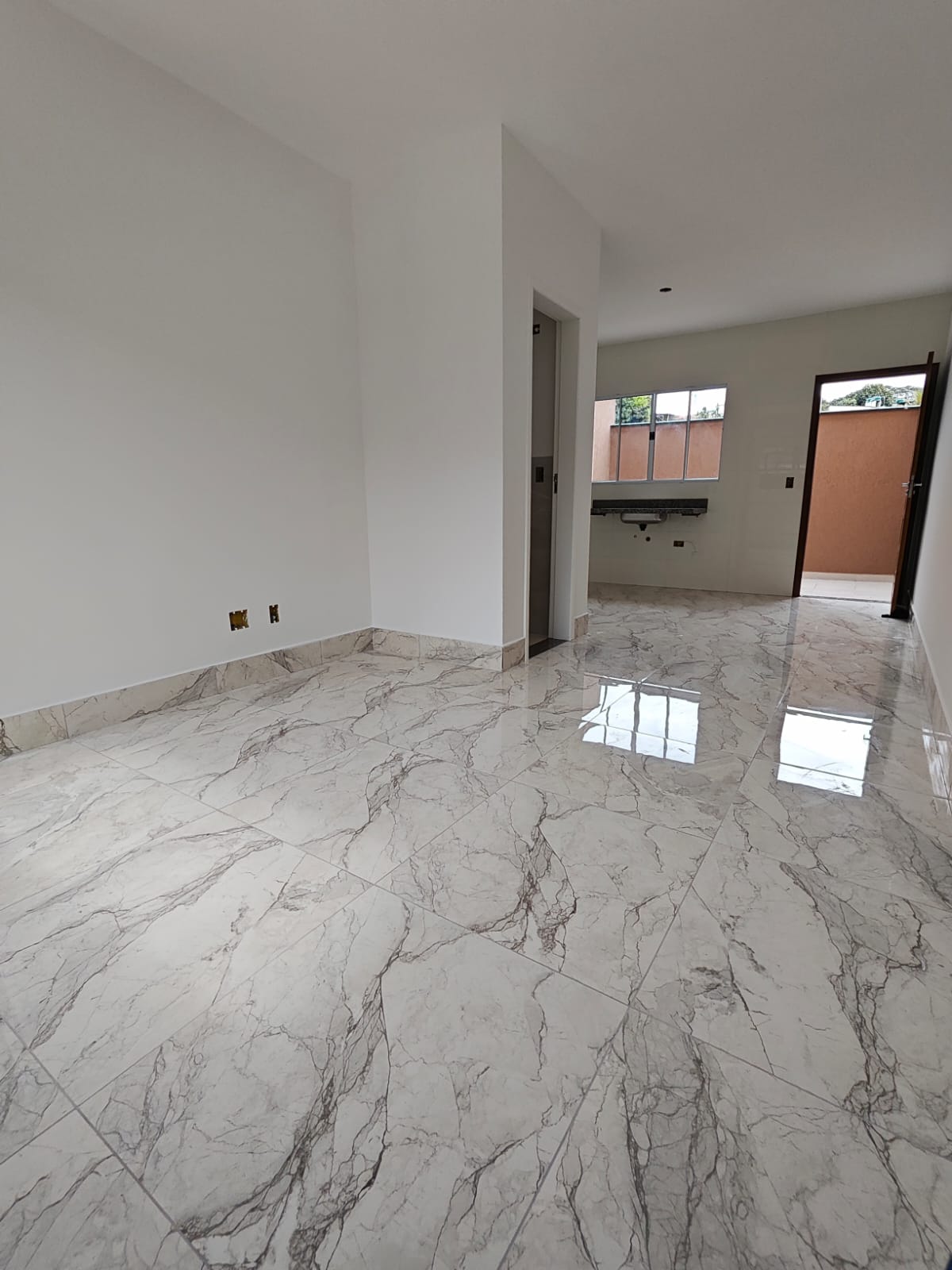  LANÇAMENTO – 10 SOBRADOS NOVOS INDIVIDUAIS FRONTAIS!   Modernos, espaçosos e prontos para morar em Guaianases!  ✨ Todos os sobrados possuem:  2 dormitórios;  1 banheiro + 1 lavabo;  Sala integrada com a cozinha;  Quintal com lavanderia descoberta;  1 ou 2 vagas de garagem;  Plantas modernas e ótimo acabamento! ✨ 