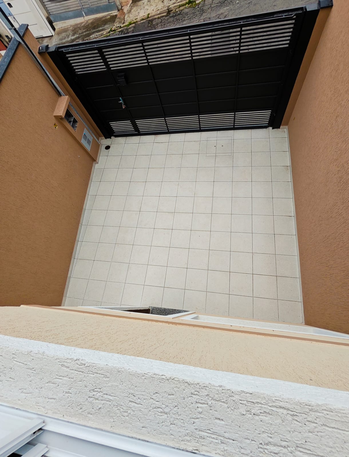  LANÇAMENTO – 10 SOBRADOS NOVOS INDIVIDUAIS FRONTAIS!   Modernos, espaçosos e prontos para morar em Guaianases!  ✨ Todos os sobrados possuem:  2 dormitórios;  1 banheiro + 1 lavabo;  Sala integrada com a cozinha;  Quintal com lavanderia descoberta;  1 ou 2 vagas de garagem;  Plantas modernas e ótimo acabamento! ✨ 