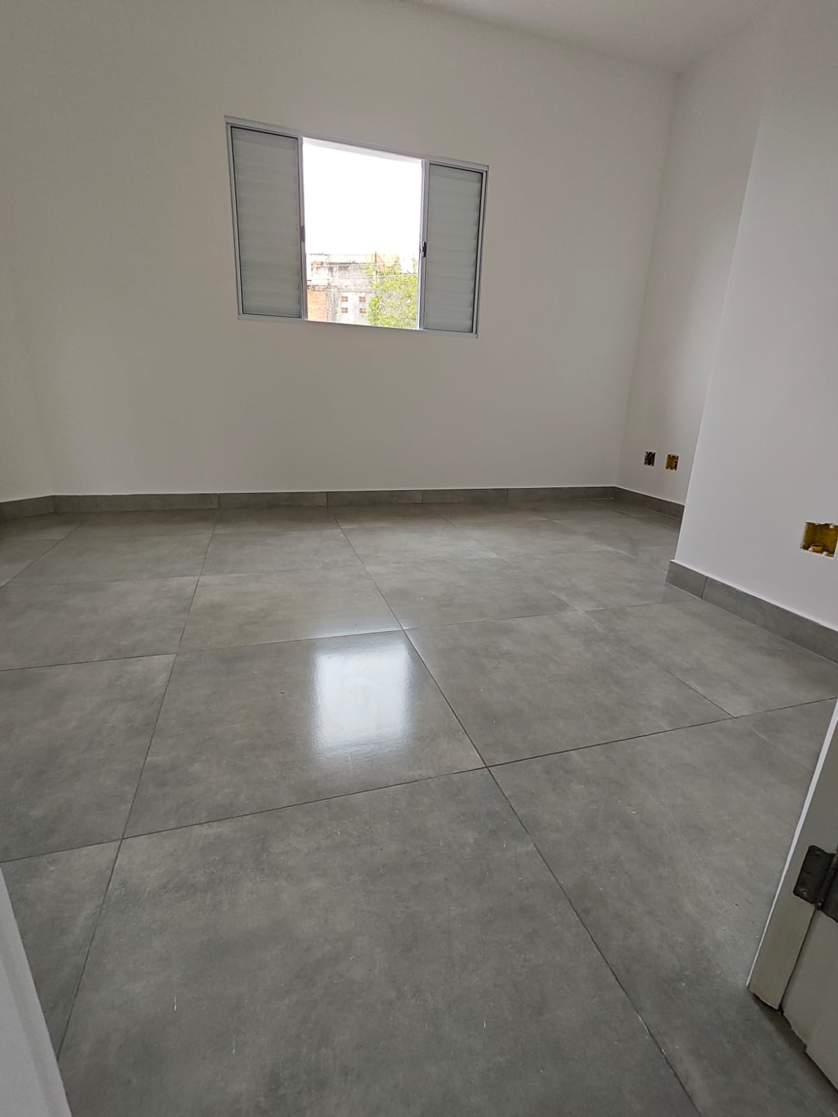  LANÇAMENTO – 10 SOBRADOS NOVOS INDIVIDUAIS FRONTAIS!   Modernos, espaçosos e prontos para morar em Guaianases!  ✨ Todos os sobrados possuem:  2 dormitórios;  1 banheiro + 1 lavabo;  Sala integrada com a cozinha;  Quintal com lavanderia descoberta;  1 ou 2 vagas de garagem;  Plantas modernas e ótimo acabamento! ✨ 