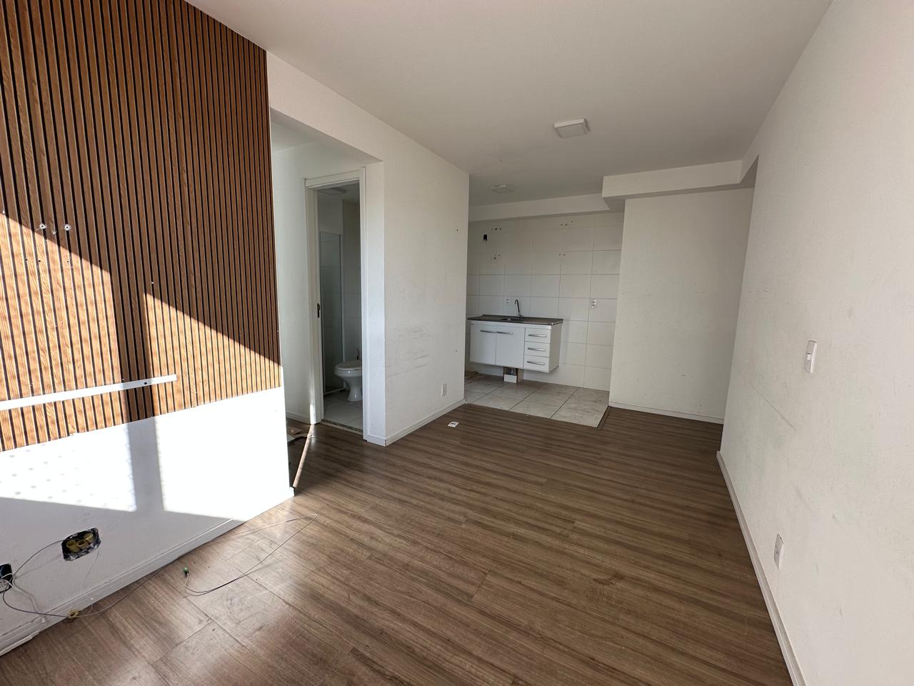  Apartamento  2 Dormitórios 41 m²  Penha  Eng. Goulart  ✨ Excelente oportunidade! Apartamento andar alto , com 2 dormitórios, sala, cozinha, banheiro, e uma localização privilegiada, próximo a tudo que você precisa no dia a dia.   Localização estratégica:  1 km do Assaí Atacadista  1,8 km da Estação Engenheiro Goulart (CPTM)  4 km do Shopping Penha  Fácil acesso às principais vias .