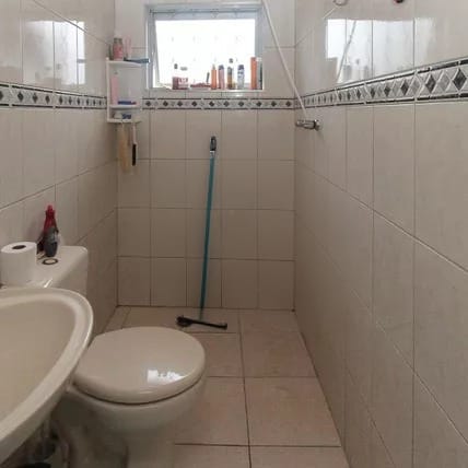  Lindo Sobrado à Venda  4 Dormitórios  1 Suíte  2 Vagas  148 m²  Parque Novo Lar  ✨ Acabamento impecável e pronto para morar! Este belíssimo sobrado oferece amplitude, conforto e sofisticação em cada detalhe. São 4 dormitórios, sendo 1 suíte espaçosa, sala ampla, cozinha moderna, banheiros com ótimo acabamento.