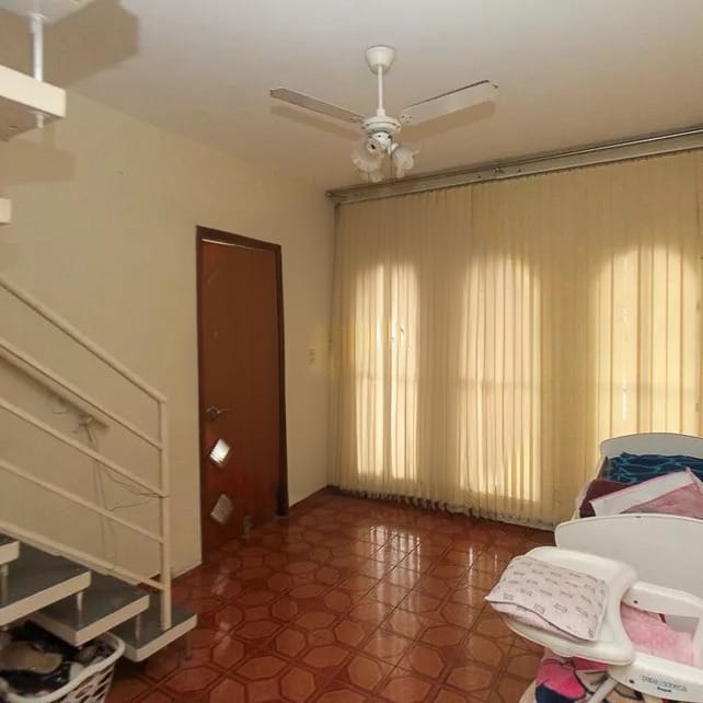  Lindo Sobrado à Venda  4 Dormitórios  1 Suíte  2 Vagas  148 m²  Parque Novo Lar  ✨ Acabamento impecável e pronto para morar! Este belíssimo sobrado oferece amplitude, conforto e sofisticação em cada detalhe. São 4 dormitórios, sendo 1 suíte espaçosa, sala ampla, cozinha moderna, banheiros com ótimo acabamento.