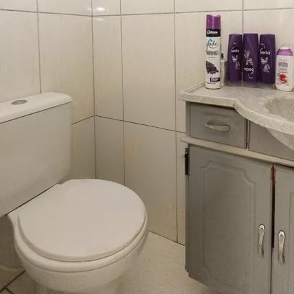  Lindo Sobrado à Venda  4 Dormitórios  1 Suíte  2 Vagas  148 m²  Parque Novo Lar  ✨ Acabamento impecável e pronto para morar! Este belíssimo sobrado oferece amplitude, conforto e sofisticação em cada detalhe. São 4 dormitórios, sendo 1 suíte espaçosa, sala ampla, cozinha moderna, banheiros com ótimo acabamento.