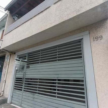  Lindo Sobrado à Venda  4 Dormitórios  1 Suíte  2 Vagas  148 m²  Parque Novo Lar  ✨ Acabamento impecável e pronto para morar! Este belíssimo sobrado oferece amplitude, conforto e sofisticação em cada detalhe. São 4 dormitórios, sendo 1 suíte espaçosa, sala ampla, cozinha moderna, banheiros com ótimo acabamento.