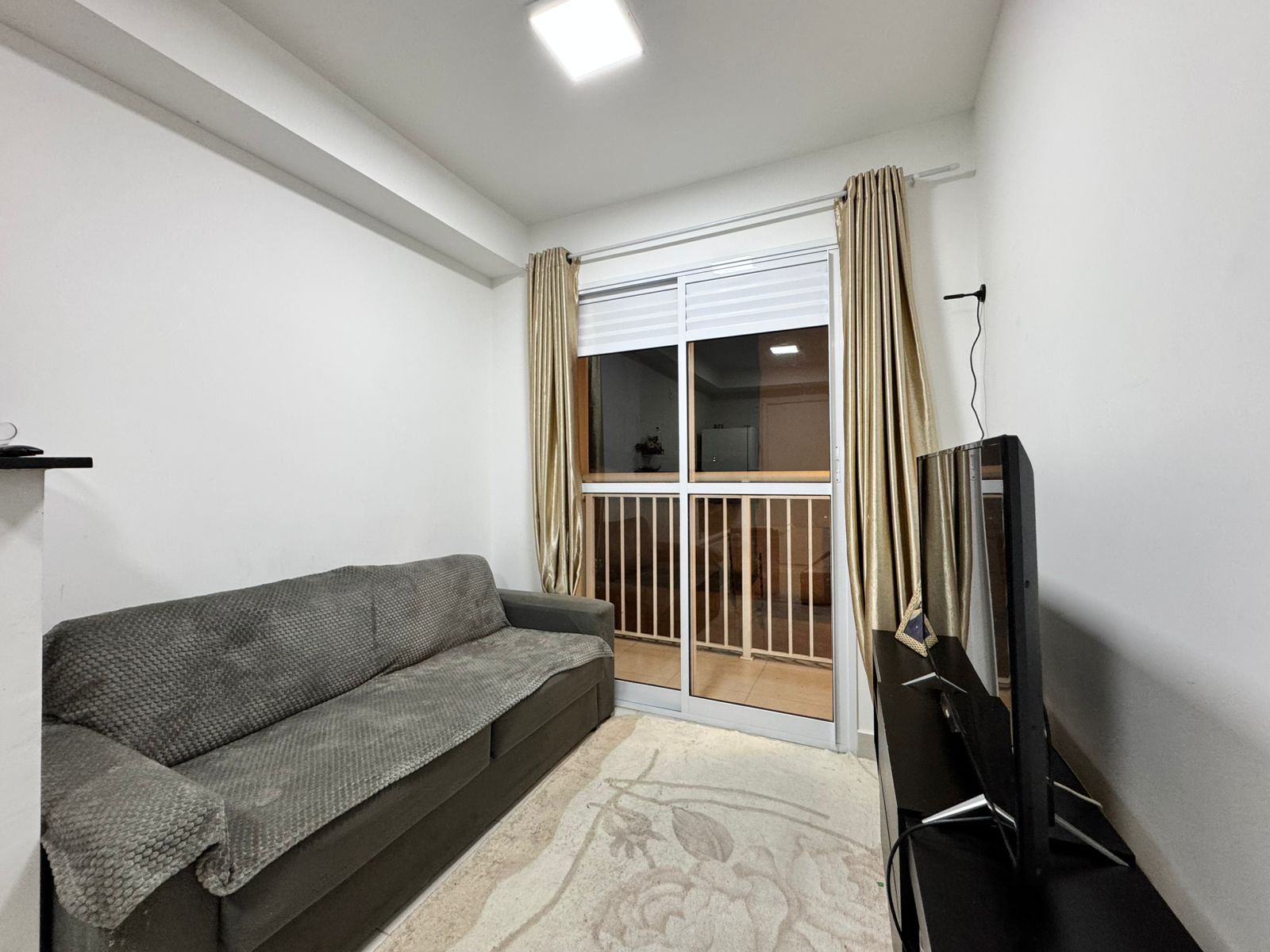 ✨ Apartamento à Venda  Vila Ré Patriarca ✨  Excelente oportunidade a apenas 550 metros da Estação Patriarca do Metrô!   Detalhes do imóvel:  1 dormitório com sacada  32 m² bem distribuídos  Localização privilegiada, próximo a comércios, transporte público e tudo que você precisa no dia a dia!