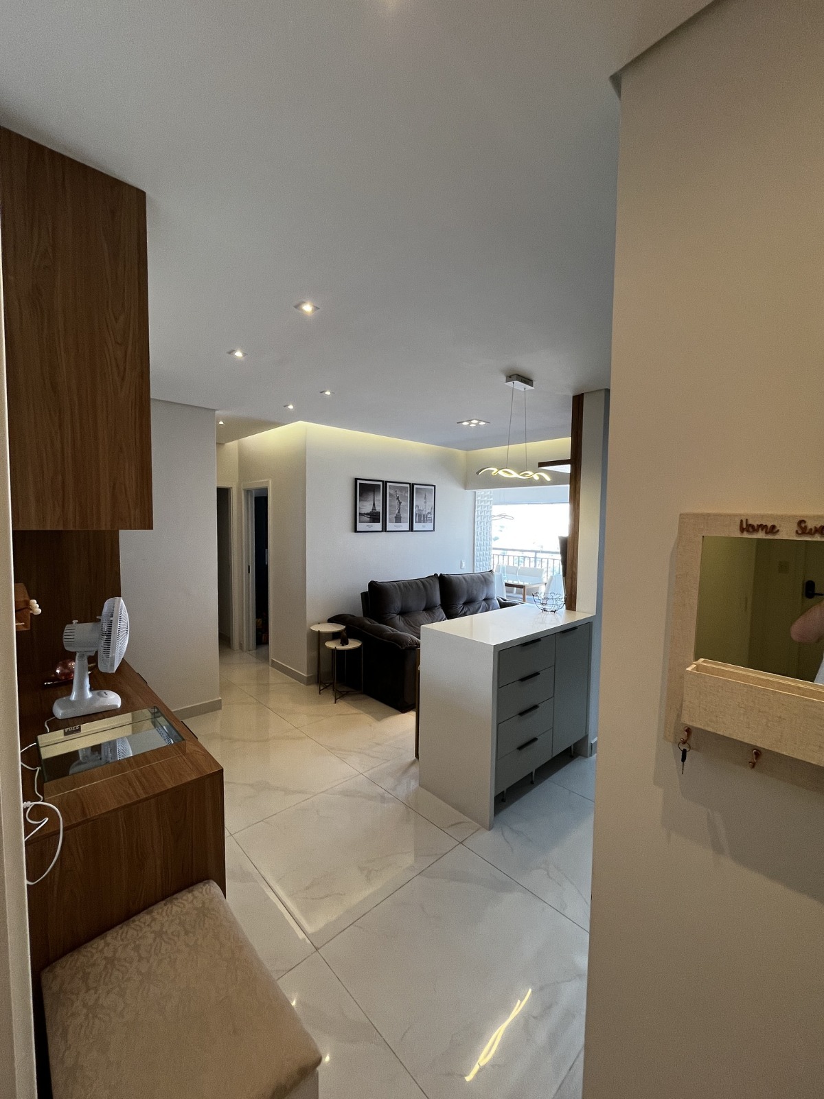  Apartamento Mobiliado à Venda – Mooca, São Paulo ✨ Descrição do imóvel: Oportunidade única! Apartamento no último andar, totalmente mobiliado, pronto para morar e com lazer completo. Ambiente super silencioso e privativo, com vista livre para a Rua Cervantes e sol pela manhã.  Possui varanda gourmet com churrasqueira, 2 dormitórios com ar-condicionado (sendo 1 suíte e 1 adaptado para home office.