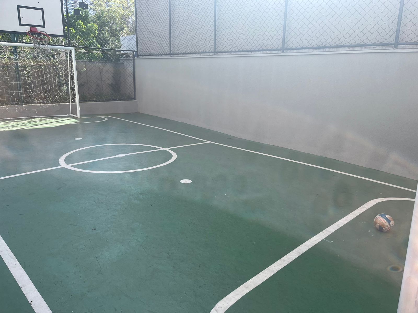  Apartamento Mobiliado à Venda – Mooca, São Paulo ✨ Descrição do imóvel: Oportunidade única! Apartamento no último andar, totalmente mobiliado, pronto para morar e com lazer completo. Ambiente super silencioso e privativo, com vista livre para a Rua Cervantes e sol pela manhã.  Possui varanda gourmet com churrasqueira, 2 dormitórios com ar-condicionado (sendo 1 suíte e 1 adaptado para home office.