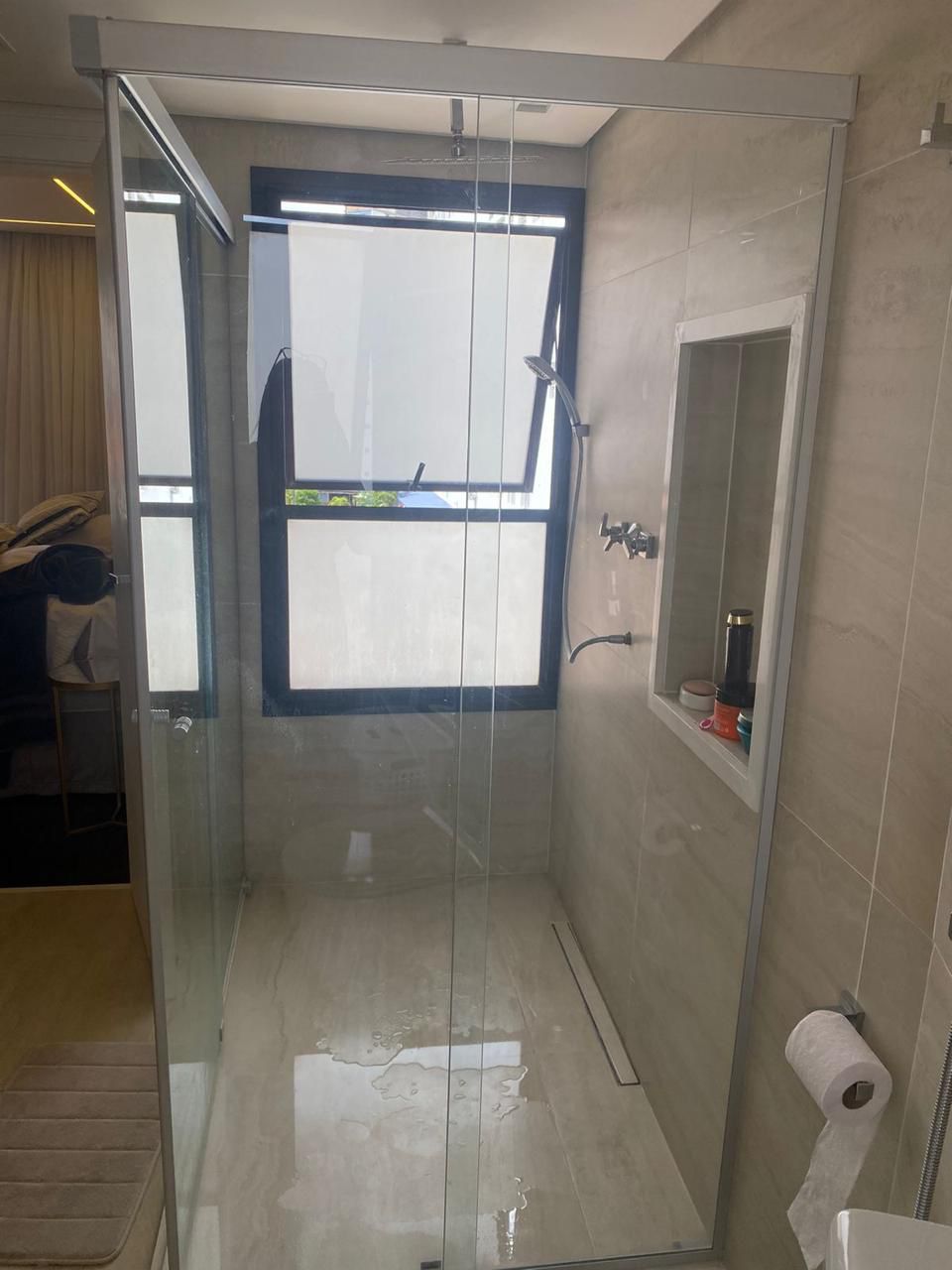 Apartamento à Venda – Parque da Mooca  São Paulo – 156m²  ✨ Destaques do Imóvel:  3 Dormitórios 2 Suítes, sendo 1 com Closet  3 Vagas de Garagem Fixas  Sala de Estar e Jantar Integradas  Cozinha Americana  Lavabo  Lavanderia + Dependência de Empregada com Banheiro  Varanda Envidraçada  Ar-condicionado nos dormitórios e na sala.