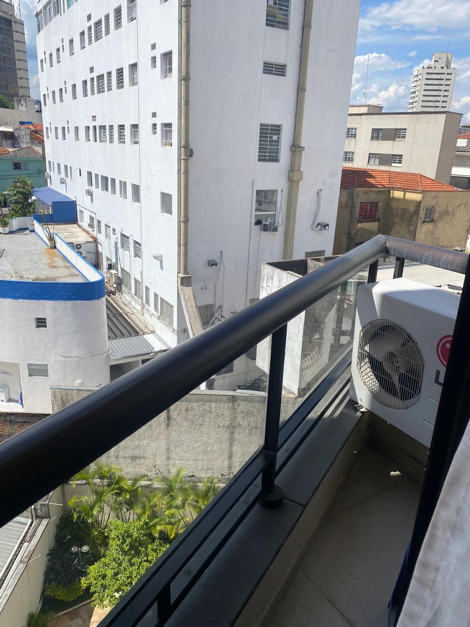 Apartamento à Venda – Parque da Mooca  São Paulo – 156m²  ✨ Destaques do Imóvel:  3 Dormitórios 2 Suítes, sendo 1 com Closet  3 Vagas de Garagem Fixas  Sala de Estar e Jantar Integradas  Cozinha Americana  Lavabo  Lavanderia + Dependência de Empregada com Banheiro  Varanda Envidraçada  Ar-condicionado nos dormitórios e na sala.