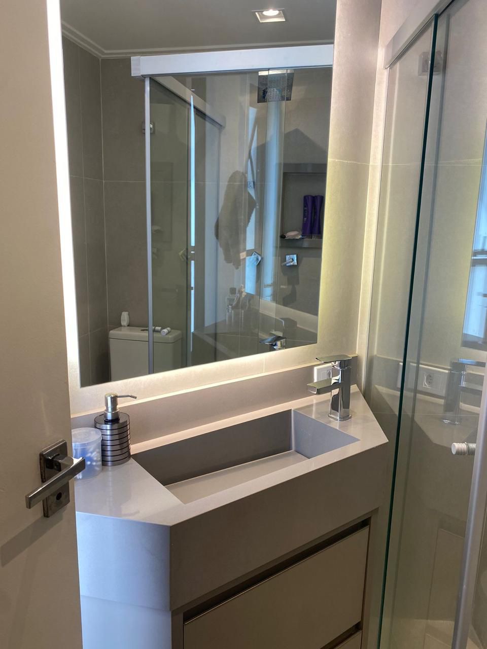 Apartamento à Venda – Parque da Mooca  São Paulo – 156m²  ✨ Destaques do Imóvel:  3 Dormitórios 2 Suítes, sendo 1 com Closet  3 Vagas de Garagem Fixas  Sala de Estar e Jantar Integradas  Cozinha Americana  Lavabo  Lavanderia + Dependência de Empregada com Banheiro  Varanda Envidraçada  Ar-condicionado nos dormitórios e na sala.