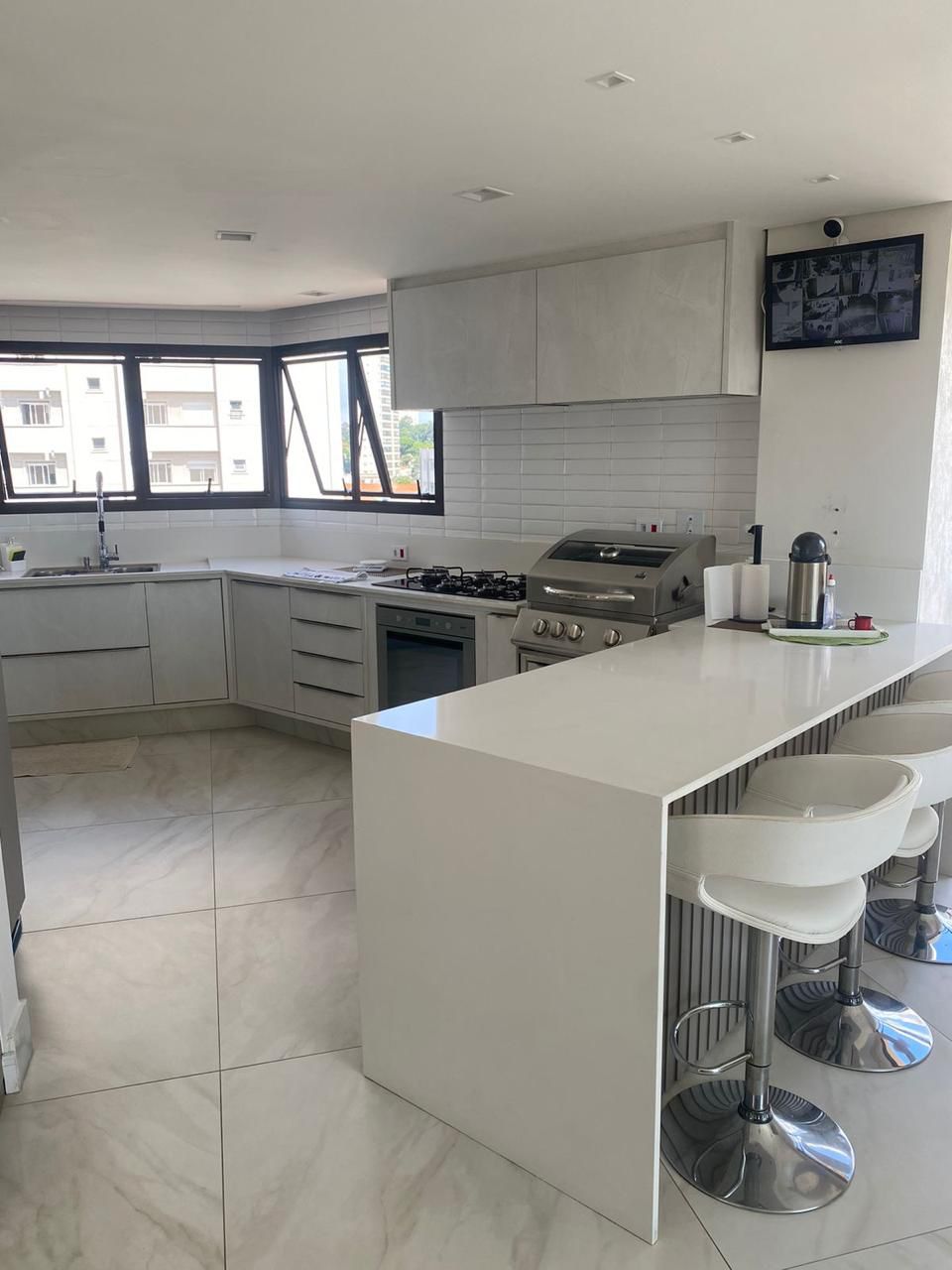 Apartamento à Venda – Parque da Mooca  São Paulo – 156m²  ✨ Destaques do Imóvel:  3 Dormitórios 2 Suítes, sendo 1 com Closet  3 Vagas de Garagem Fixas  Sala de Estar e Jantar Integradas  Cozinha Americana  Lavabo  Lavanderia + Dependência de Empregada com Banheiro  Varanda Envidraçada  Ar-condicionado nos dormitórios e na sala.