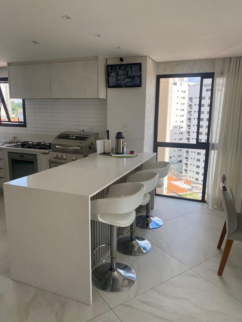 Apartamento à Venda – Parque da Mooca  São Paulo – 156m²  ✨ Destaques do Imóvel:  3 Dormitórios 2 Suítes, sendo 1 com Closet  3 Vagas de Garagem Fixas  Sala de Estar e Jantar Integradas  Cozinha Americana  Lavabo  Lavanderia + Dependência de Empregada com Banheiro  Varanda Envidraçada  Ar-condicionado nos dormitórios e na sala.