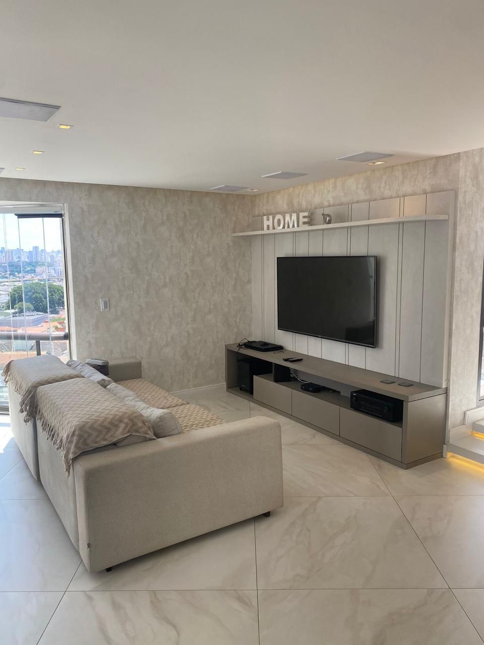 Apartamento à Venda – Parque da Mooca  São Paulo – 156m²  ✨ Destaques do Imóvel:  3 Dormitórios 2 Suítes, sendo 1 com Closet  3 Vagas de Garagem Fixas  Sala de Estar e Jantar Integradas  Cozinha Americana  Lavabo  Lavanderia + Dependência de Empregada com Banheiro  Varanda Envidraçada  Ar-condicionado nos dormitórios e na sala.