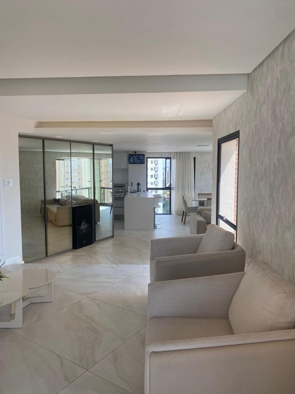 Apartamento à Venda – Parque da Mooca  São Paulo – 156m²  ✨ Destaques do Imóvel:  3 Dormitórios 2 Suítes, sendo 1 com Closet  3 Vagas de Garagem Fixas  Sala de Estar e Jantar Integradas  Cozinha Americana  Lavabo  Lavanderia + Dependência de Empregada com Banheiro  Varanda Envidraçada  Ar-condicionado nos dormitórios e na sala.