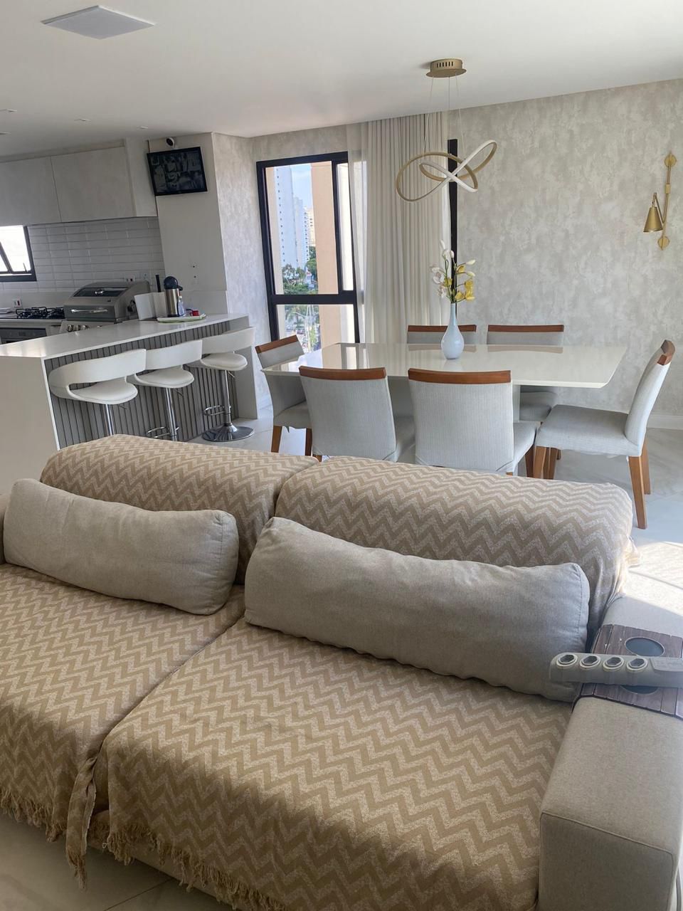 Apartamento à Venda – Parque da Mooca  São Paulo – 156m²  ✨ Destaques do Imóvel:  3 Dormitórios 2 Suítes, sendo 1 com Closet  3 Vagas de Garagem Fixas  Sala de Estar e Jantar Integradas  Cozinha Americana  Lavabo  Lavanderia + Dependência de Empregada com Banheiro  Varanda Envidraçada  Ar-condicionado nos dormitórios e na sala.