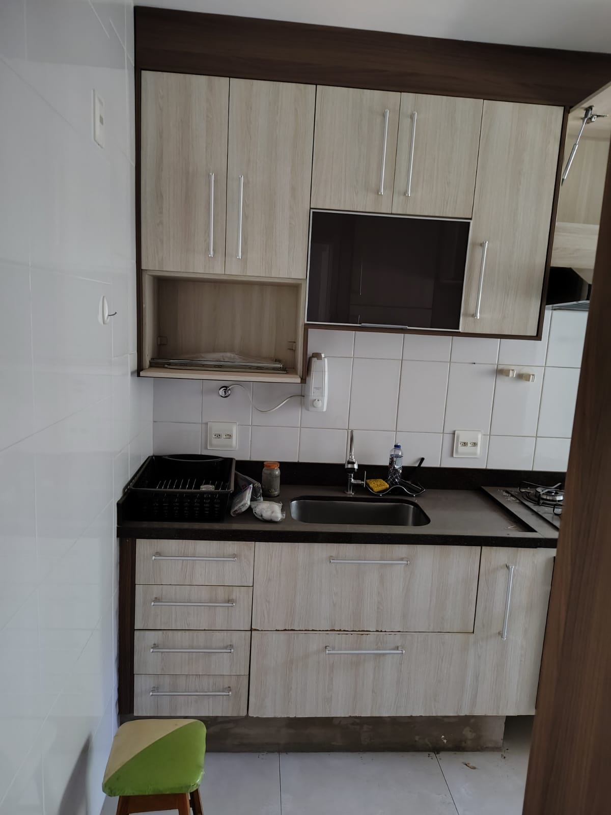  Apartamento Aconchegante e Mobiliado – 2 Dormitórios  Zona Norte  – 54m²  ✨ Pronto para morar! Este lindo apartamento combina conforto, praticidade  Localizado em  Zona Norte, é perfeito para quem busca qualidade de vida e bem-estar.   Área útil: 54 m²  2 dormitórios  1 vaga de garagem,  Sala de TV integrada à sala de jantar  Cozinha equipada  com fogão, forno e exaustor  Charmosa sacada.