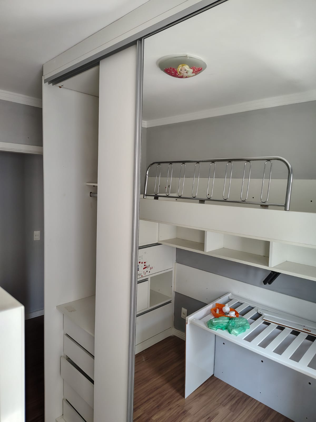  Apartamento Aconchegante e Mobiliado – 2 Dormitórios  Zona Norte  – 54m²  ✨ Pronto para morar! Este lindo apartamento combina conforto, praticidade  Localizado em  Zona Norte, é perfeito para quem busca qualidade de vida e bem-estar.   Área útil: 54 m²  2 dormitórios  1 vaga de garagem,  Sala de TV integrada à sala de jantar  Cozinha equipada  com fogão, forno e exaustor  Charmosa sacada.