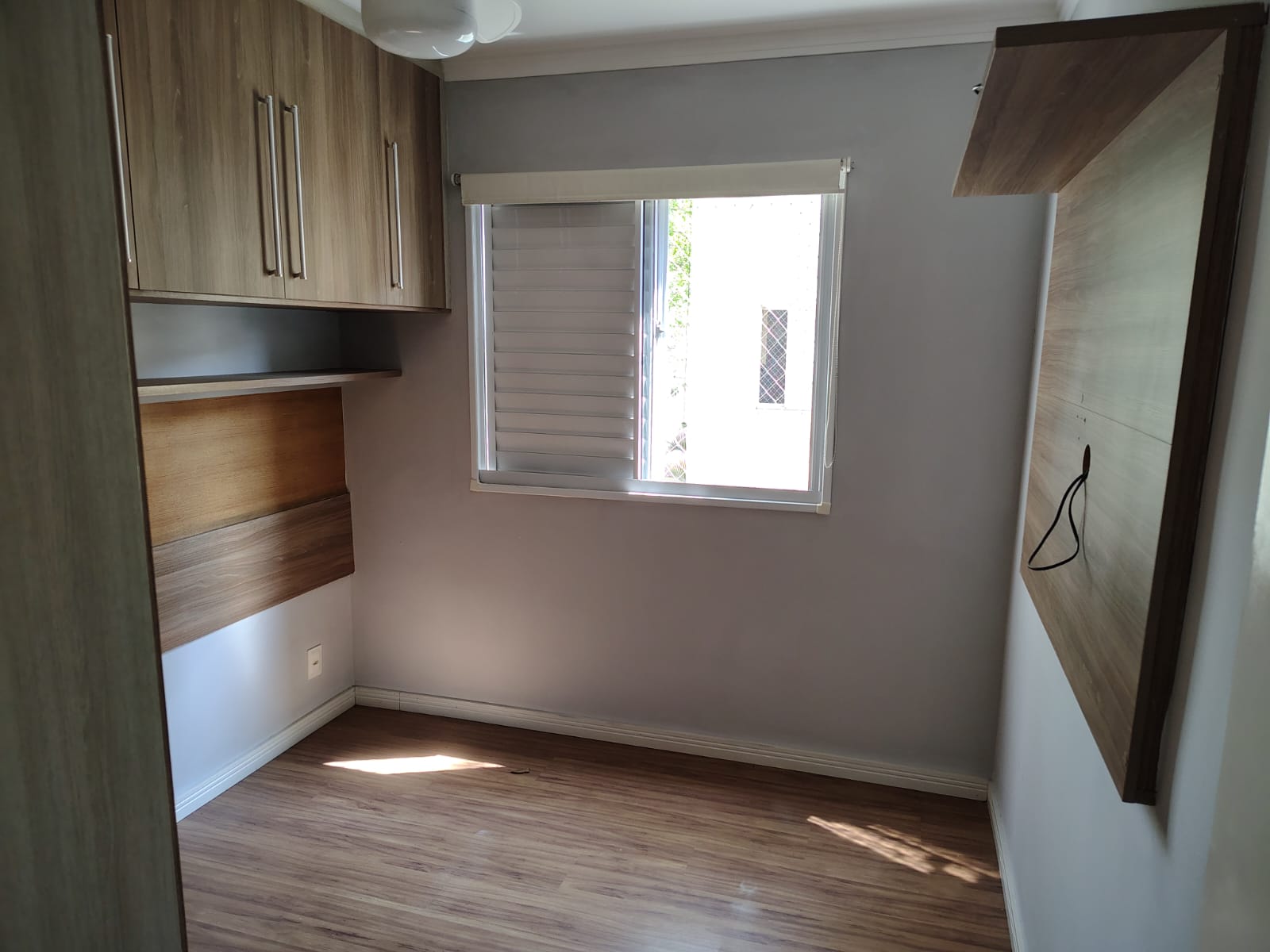  Apartamento Aconchegante e Mobiliado – 2 Dormitórios  Zona Norte  – 54m²  ✨ Pronto para morar! Este lindo apartamento combina conforto, praticidade  Localizado em  Zona Norte, é perfeito para quem busca qualidade de vida e bem-estar.   Área útil: 54 m²  2 dormitórios  1 vaga de garagem,  Sala de TV integrada à sala de jantar  Cozinha equipada  com fogão, forno e exaustor  Charmosa sacada.