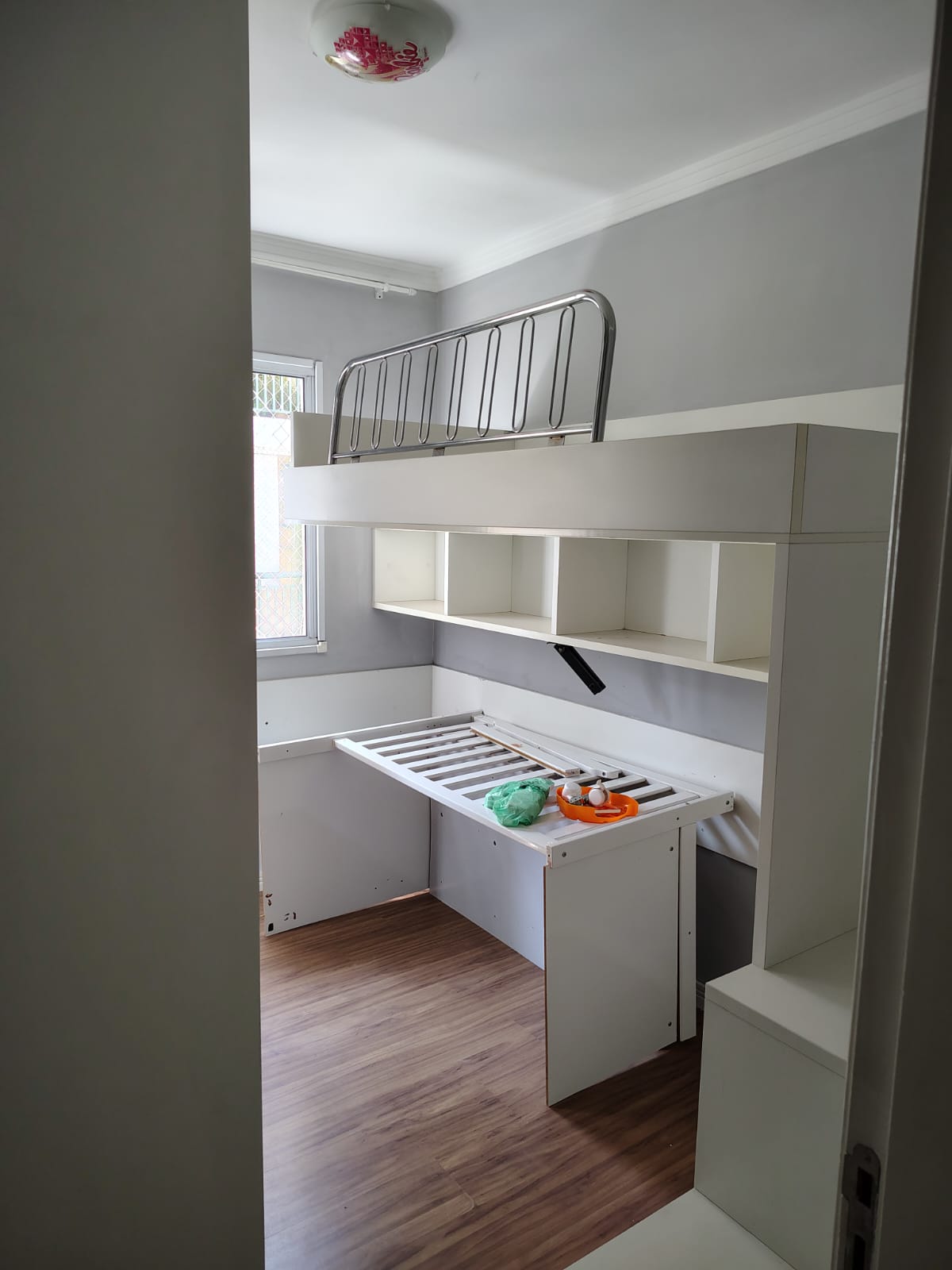 Apartamento Aconchegante e Mobiliado – 2 Dormitórios  Zona Norte  – 54m²  ✨ Pronto para morar! Este lindo apartamento combina conforto, praticidade  Localizado em  Zona Norte, é perfeito para quem busca qualidade de vida e bem-estar.   Área útil: 54 m²  2 dormitórios  1 vaga de garagem,  Sala de TV integrada à sala de jantar  Cozinha equipada  com fogão, forno e exaustor  Charmosa sacada.
