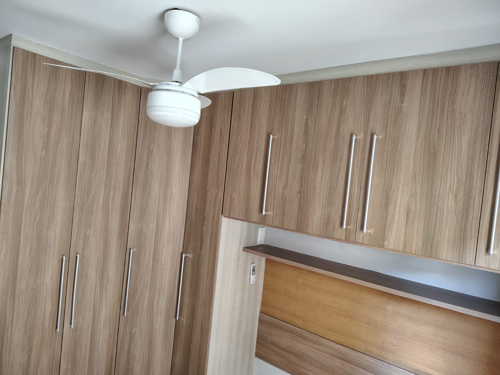  Apartamento Aconchegante e Mobiliado – 2 Dormitórios  Zona Norte  – 54m²  ✨ Pronto para morar! Este lindo apartamento combina conforto, praticidade  Localizado em  Zona Norte, é perfeito para quem busca qualidade de vida e bem-estar.   Área útil: 54 m²  2 dormitórios  1 vaga de garagem,  Sala de TV integrada à sala de jantar  Cozinha equipada  com fogão, forno e exaustor  Charmosa sacada.